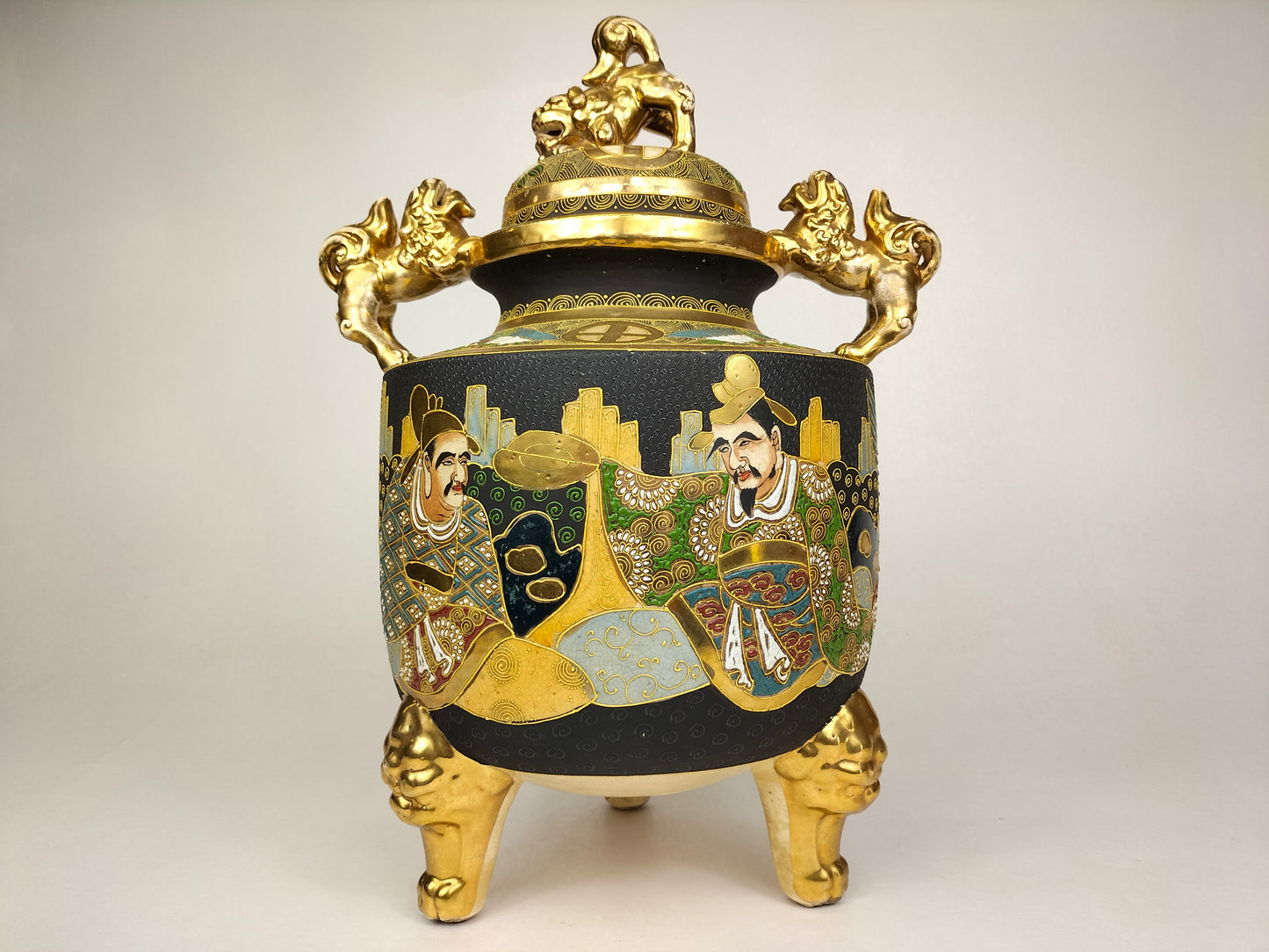 大型古董日本萨摩香炉，饰有武士图案 // 明治时期 - 19 世纪
