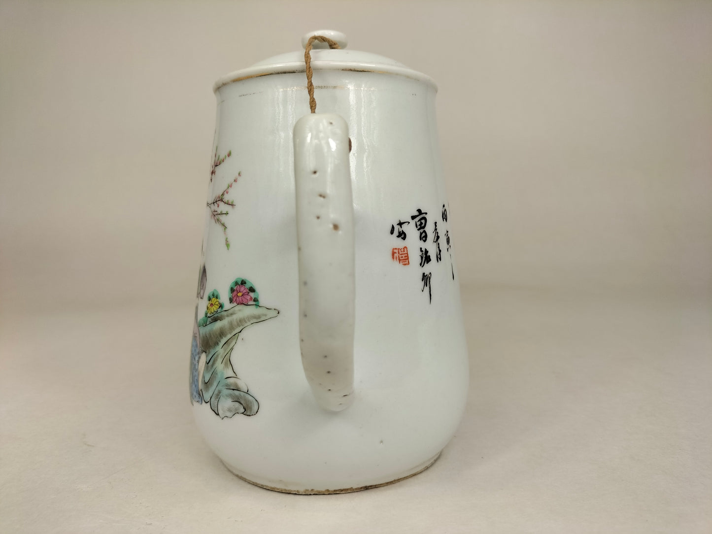 Ấm trà cổ Trung Quốc được trang trí với cảnh vườn // Thời kỳ Cộng hòa (1912-1949)