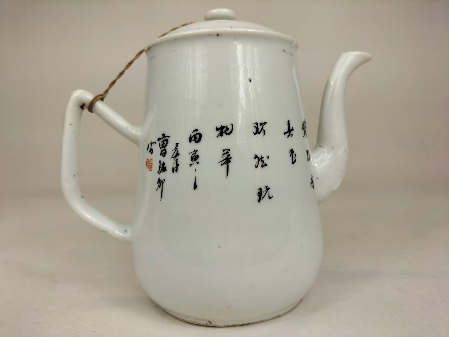 Antique Chinese teapot decorated with a garden scene // Republic Period (1912-1949)