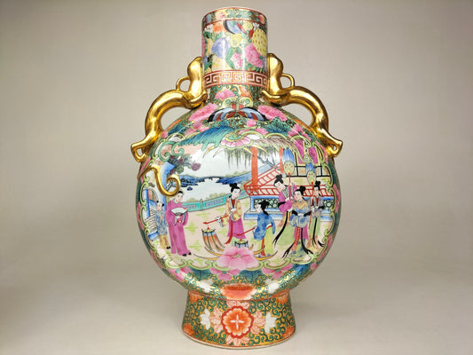 Flacon de lune médaillon rose canton chinois à décor de personnages et de fleurs // XXe siècle