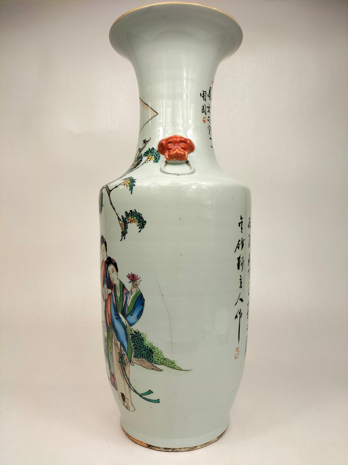 大型古董中国钱江花瓶，装饰有女士和儿童图案 // 民国时期（1912-1949 年）