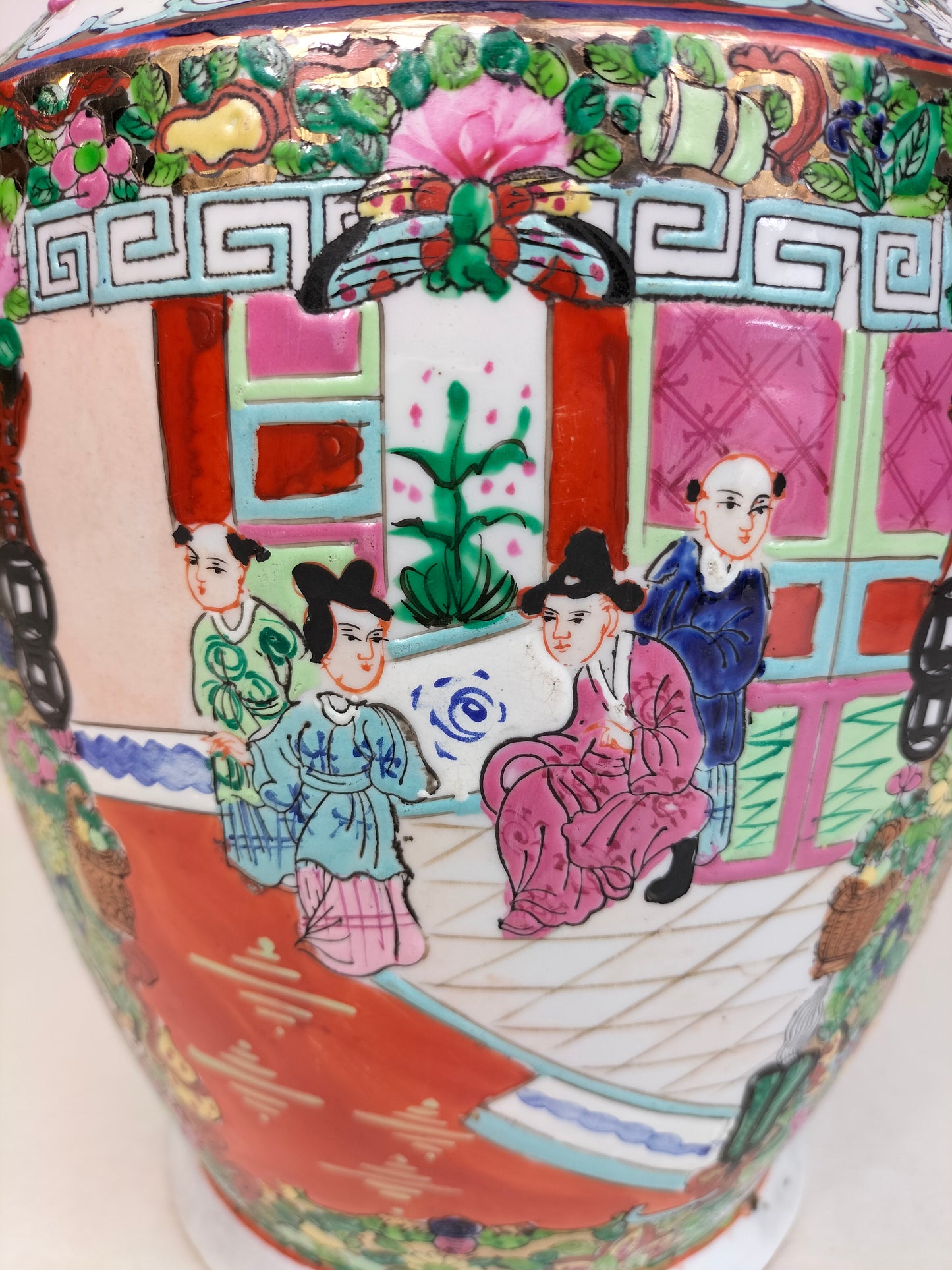 Vaso medalhão de rosa de cantão chinês // Meados do século XX