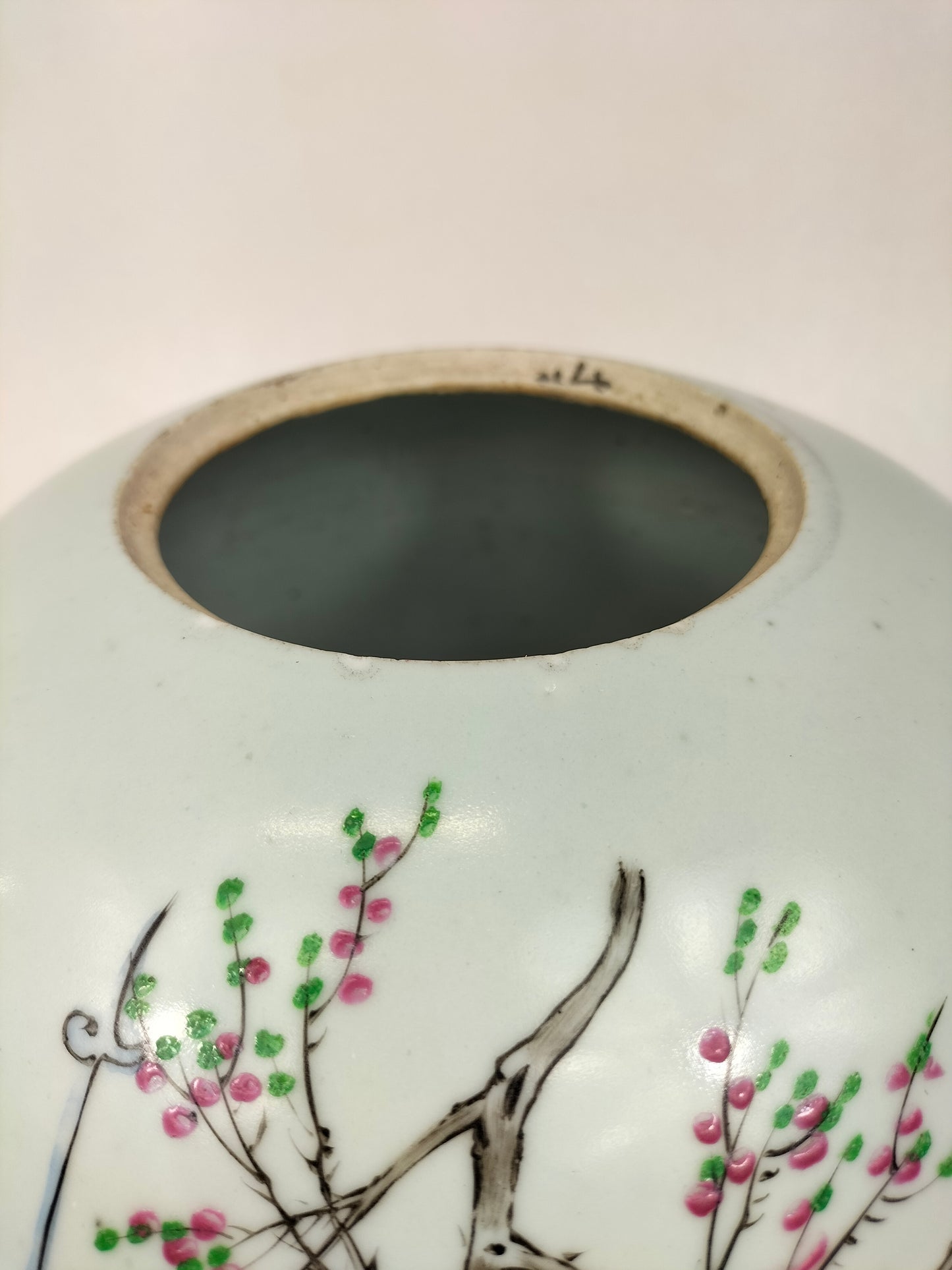 古董中国潜江姜罐，饰有花园场景 // 民国时期（1912-1949 年）