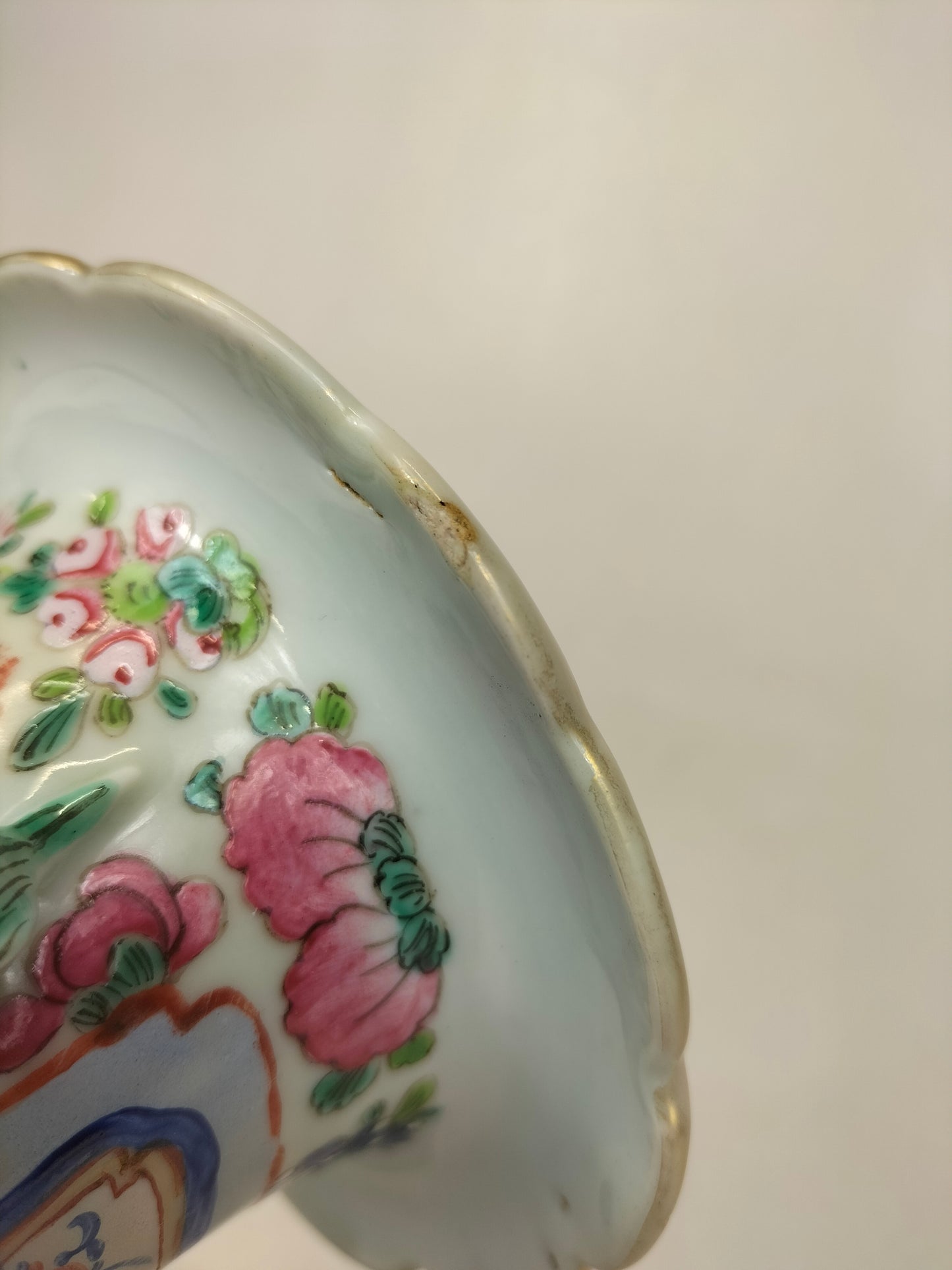 Antigo vaso de cantão chinês decorado com cena imperial // Dinastia Qing - século XIX