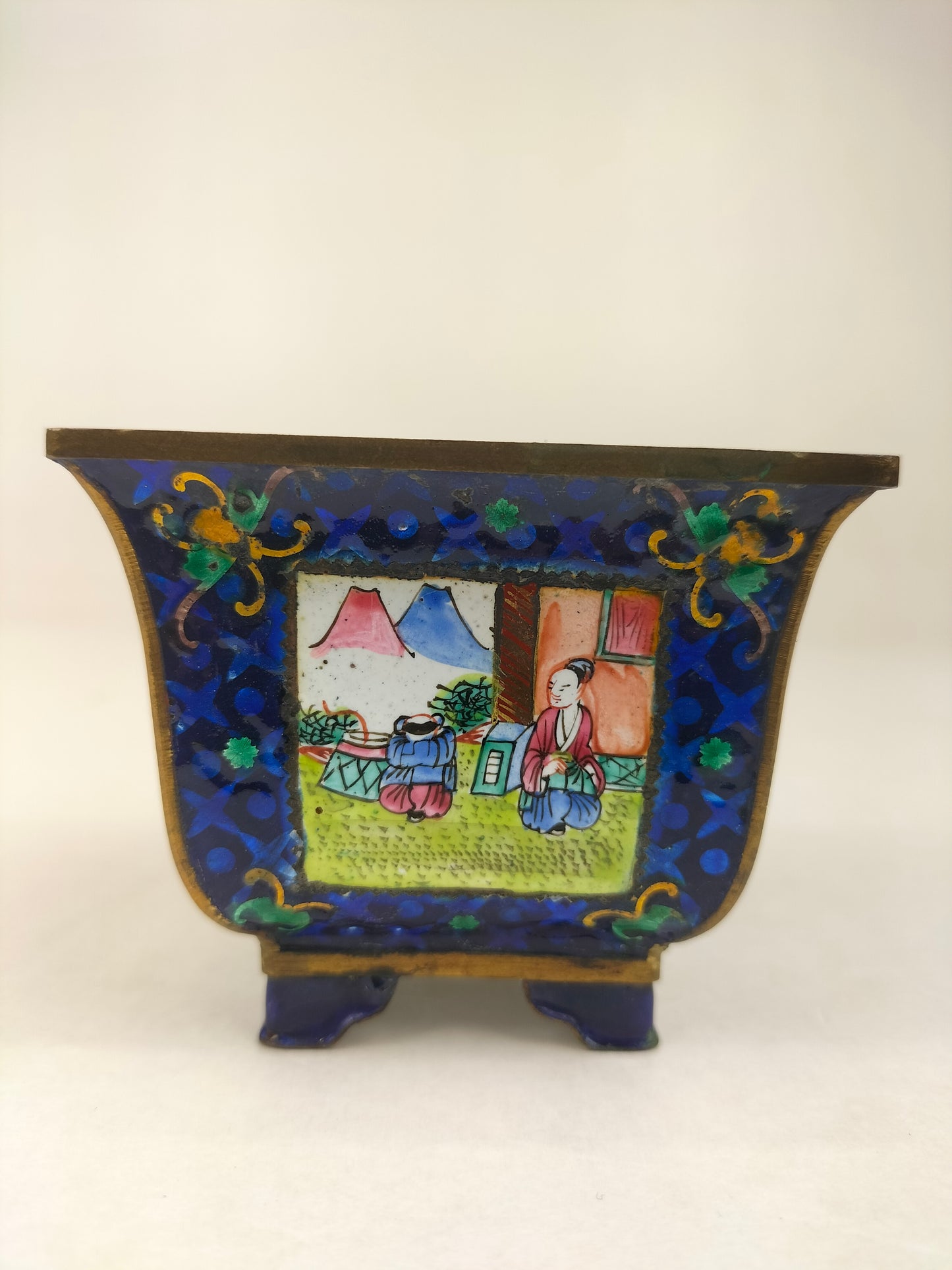 enamel plant pot Chinese canton enamel flower pot decorated with garden scenes // Mid 2 – Diddenantiques