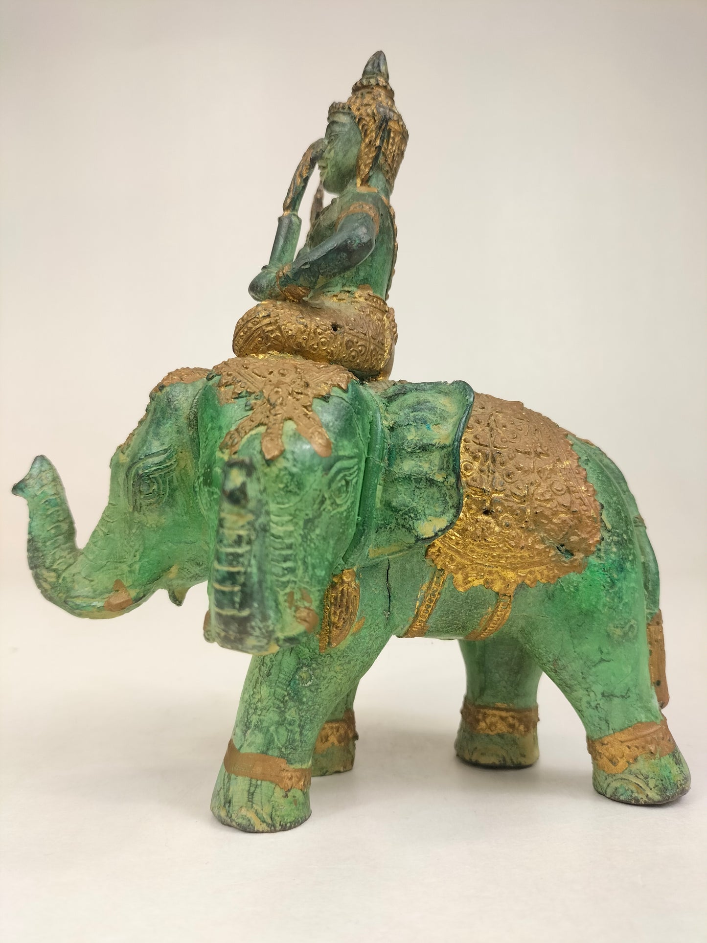 Tượng thần hộ mệnh cưỡi voi bằng đồng mạ vàng // Thái Lan - thế kỷ 20