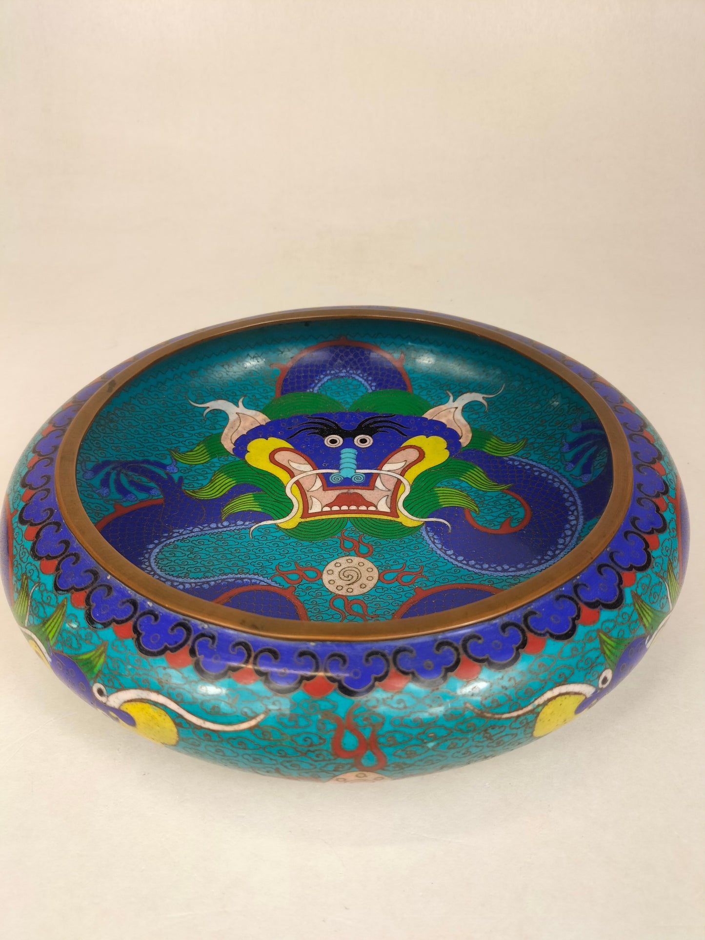 Antique Chinese cloisonne incense charger decorated with Imperial dragons // Republic Period (1912-1949)