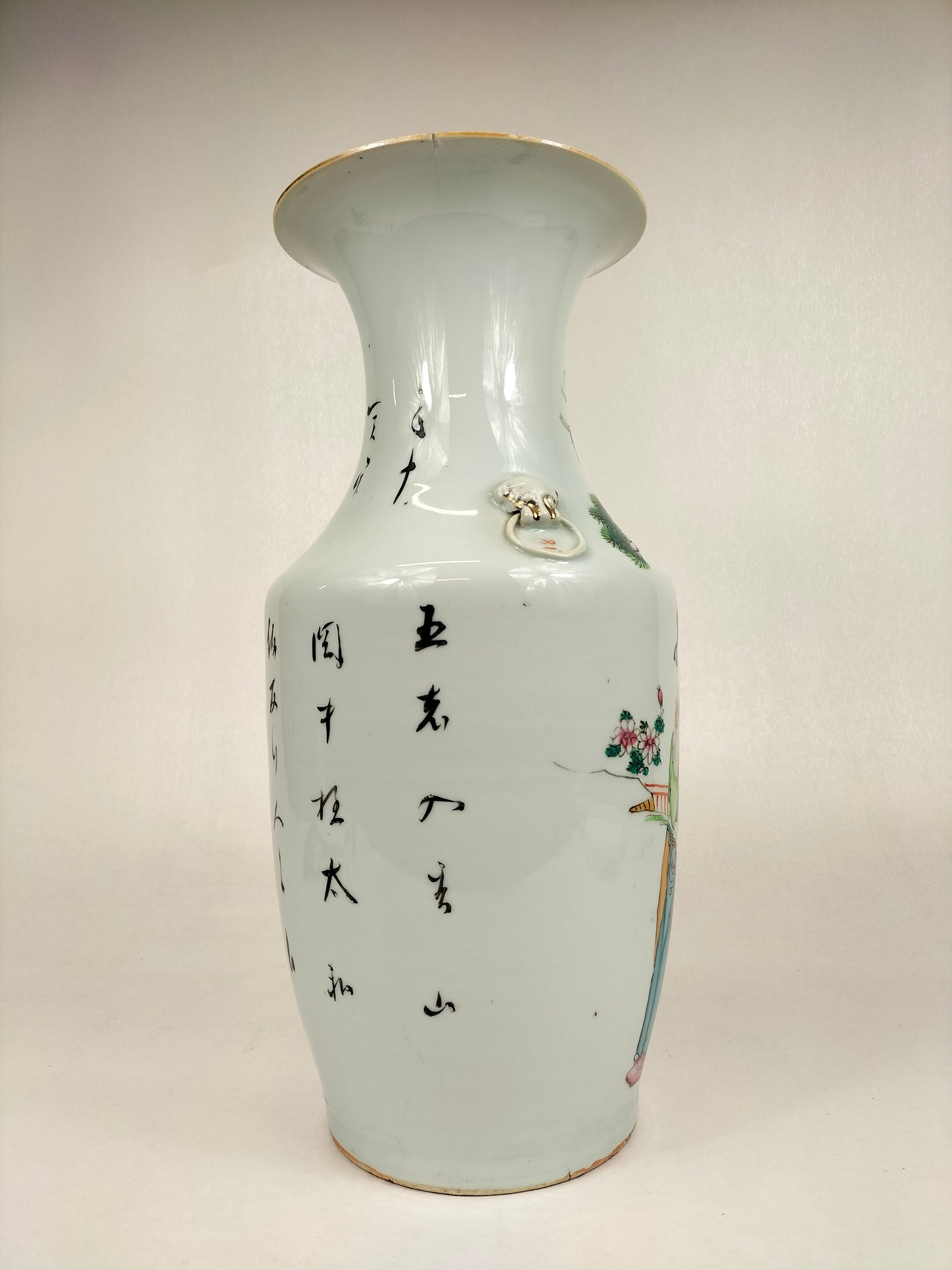 Bình càn giang cổ của Trung Quốc được trang trí bằng cây xô thơm // Thời kỳ Cộng hòa (1912-1949)