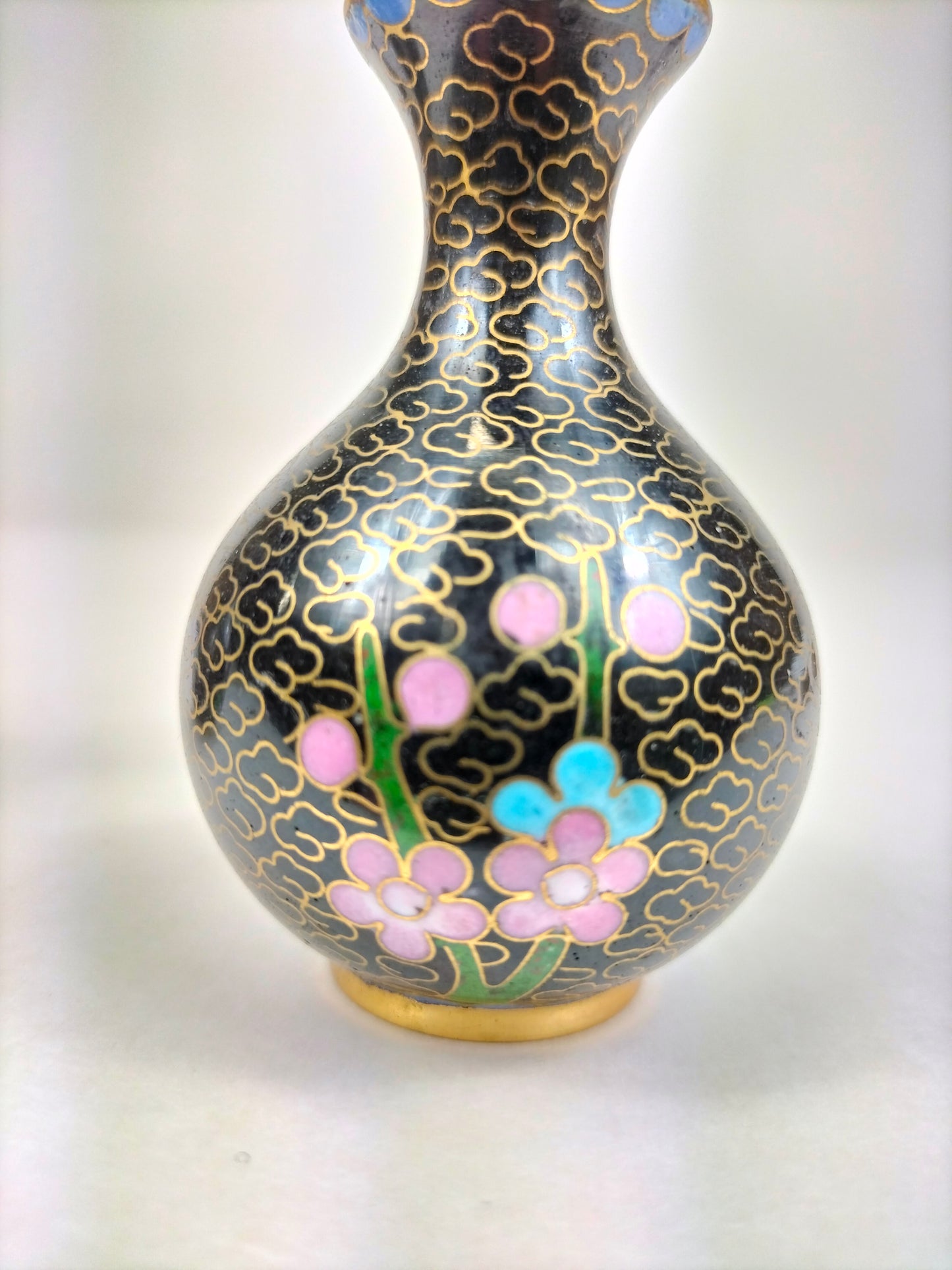 Paire de vases bouteilles chinois cloisonnés à décor de fleurs // XXème siècle