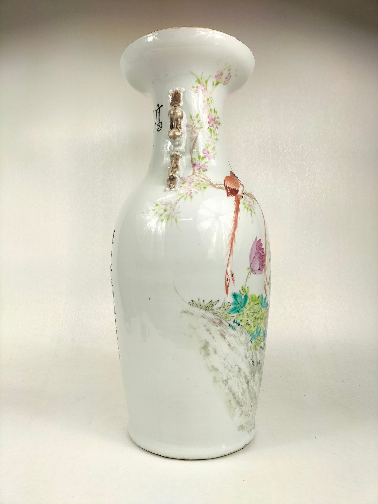 Grand vase antique chinois qianjiang cai à décor d'oiseaux et de fleurs // Période République (1912-1949)