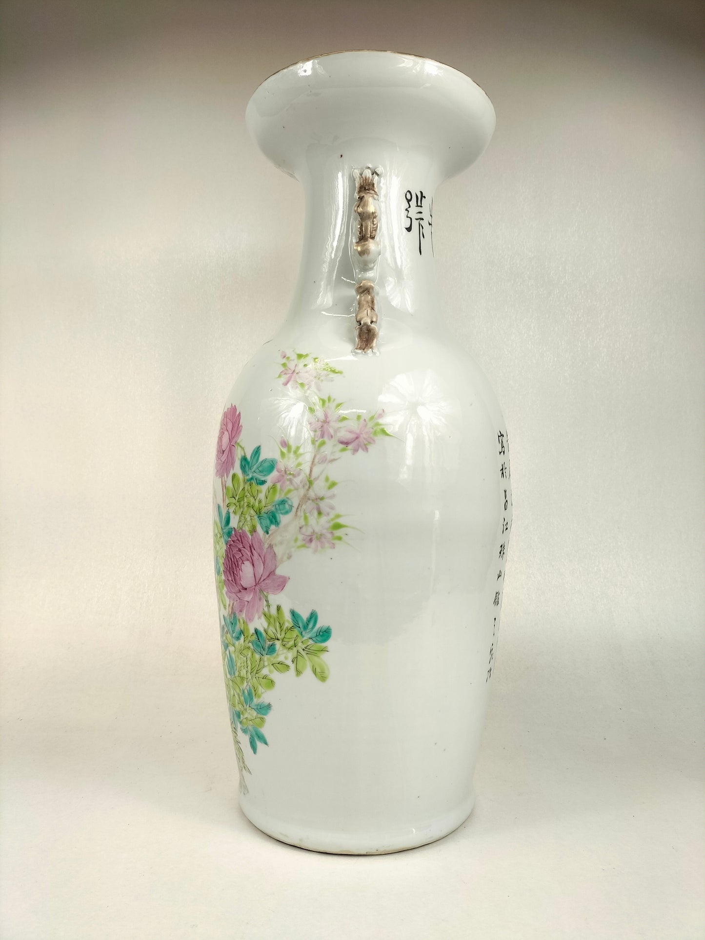 Large antique Chinese qianjiang cai vase decorated with birds and flowers // Republic Period (1912-1949)