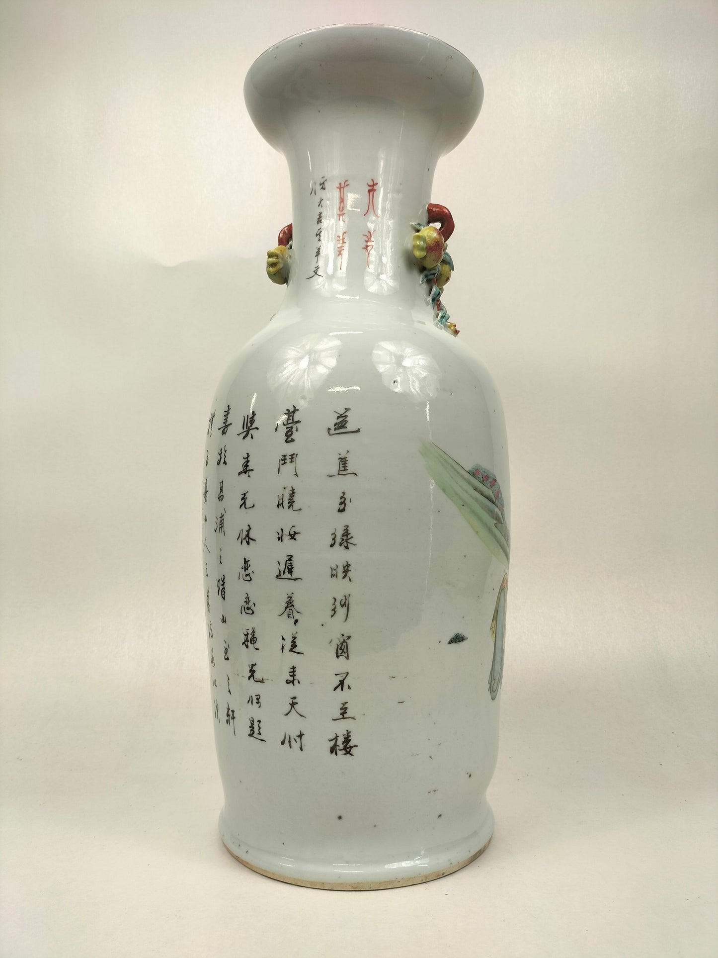 Large antique Chinese qianjiang vase decorated with ladies and children // Early 20th century