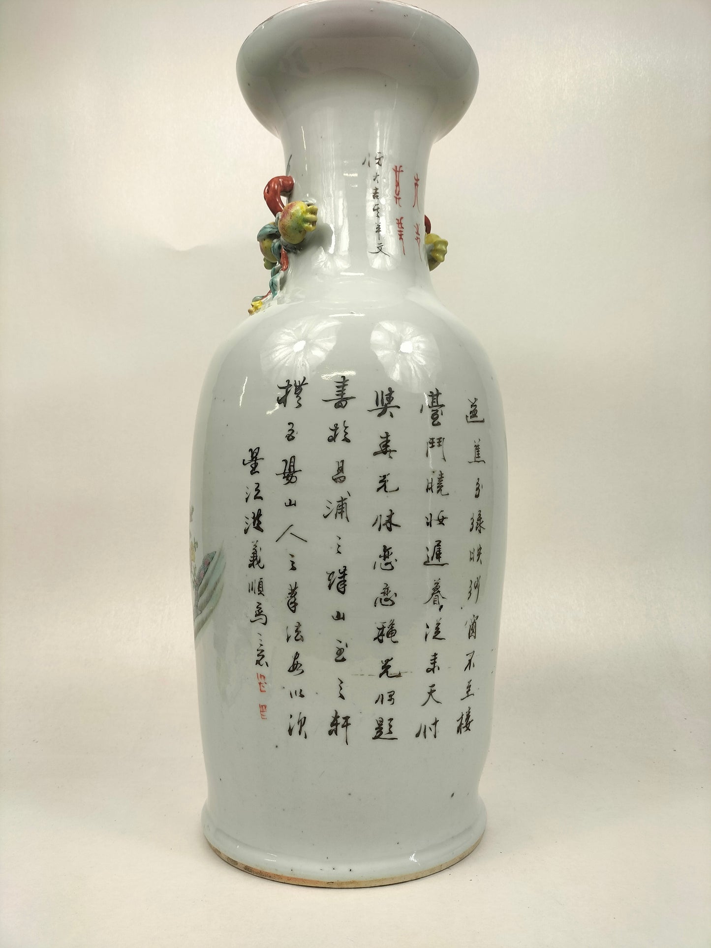 Large antique Chinese qianjiang vase decorated with ladies and children // Early 20th century