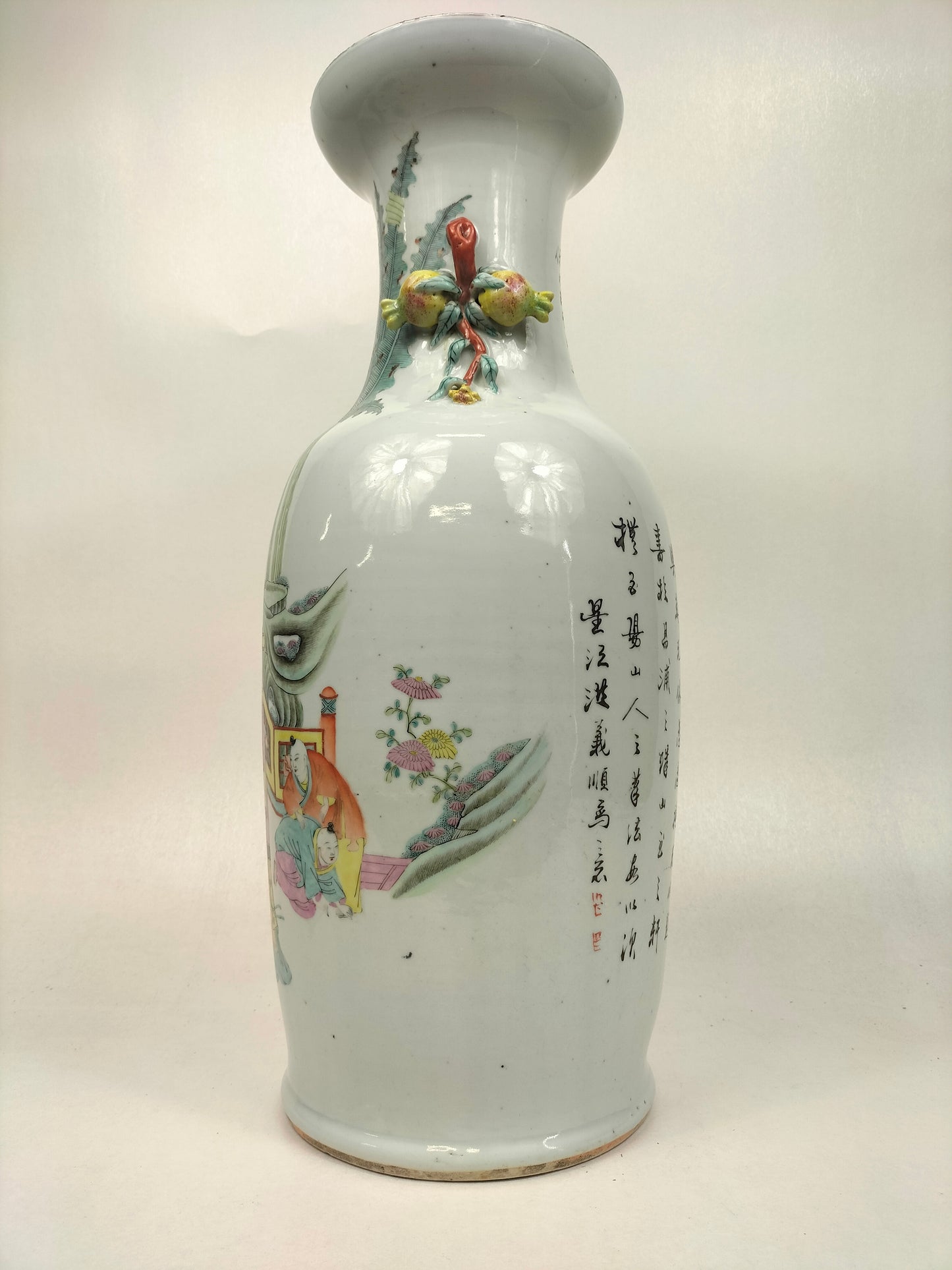 Large antique Chinese qianjiang vase decorated with ladies and children // Early 20th century