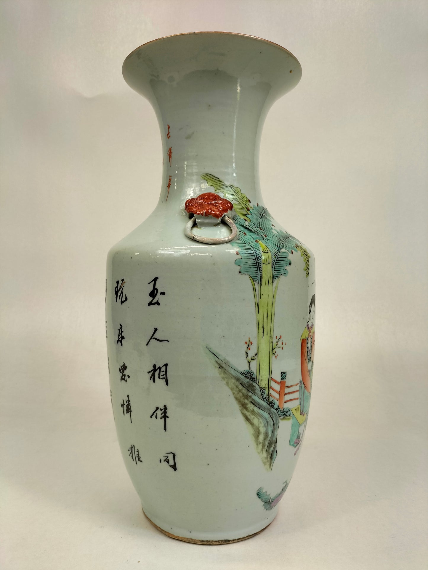 Antigo vaso chinês qianjiang decorado com senhoras e crianças // Período da República (1912-1949)