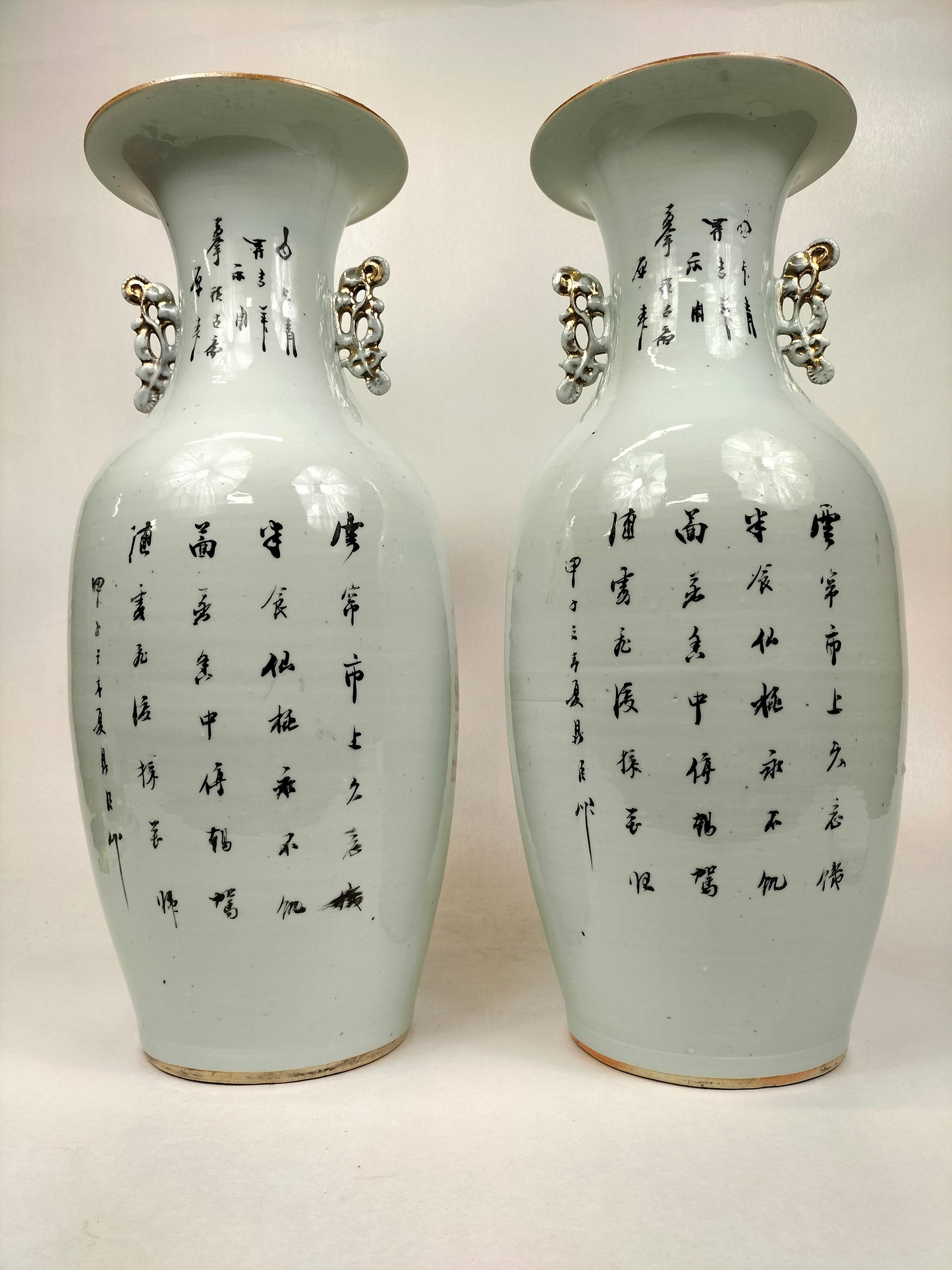 Par de grandes vasos chineses antigos decorados com senhoras e veados // Período da República (1912-1949)