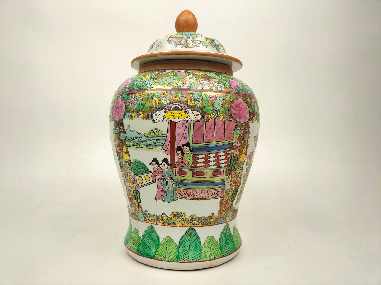 Chinese famille rose temple vase decorated with figures and flowers // 20th century