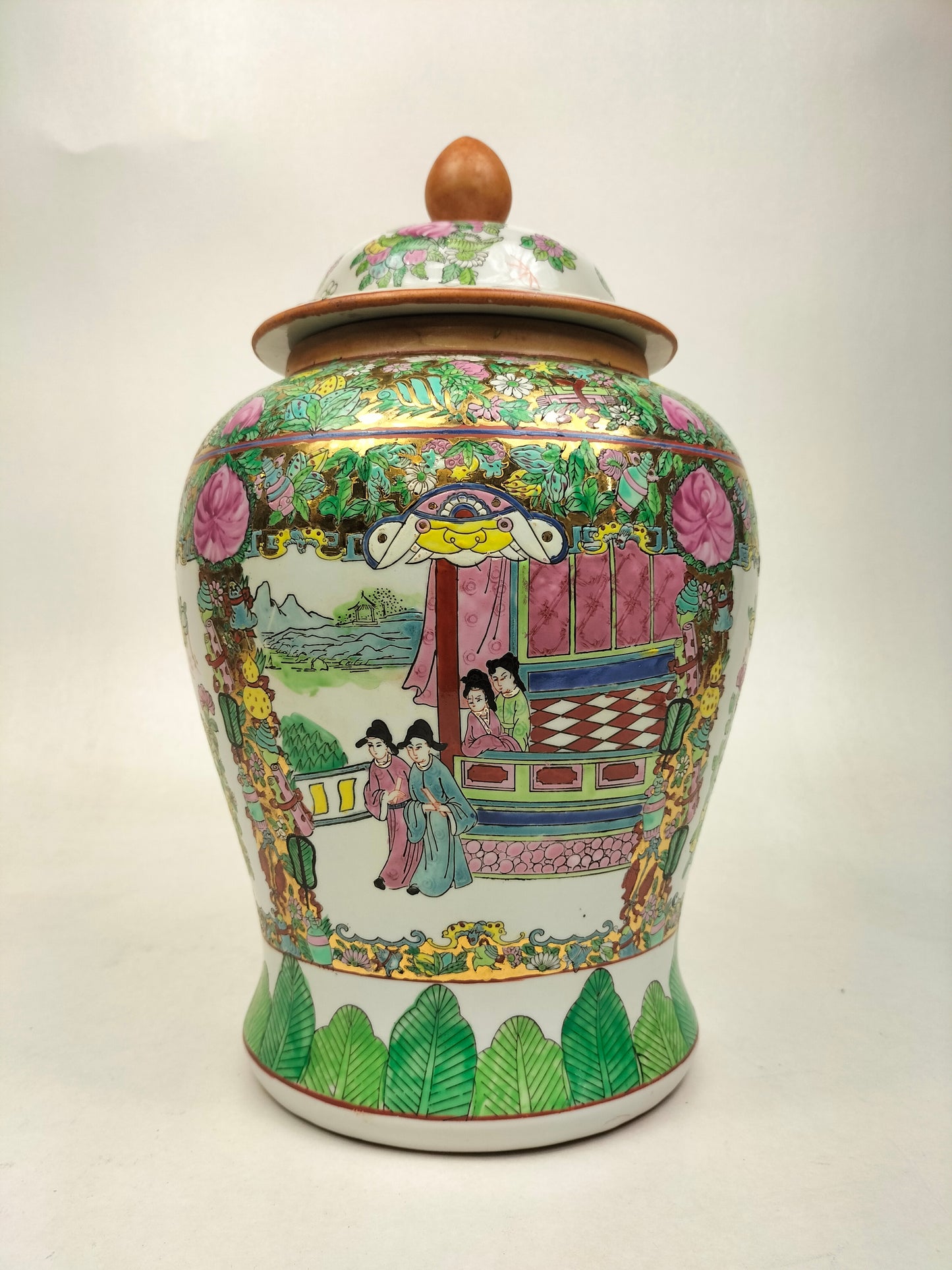 Chinese famille rose temple vase decorated with figures and flowers // 20th century