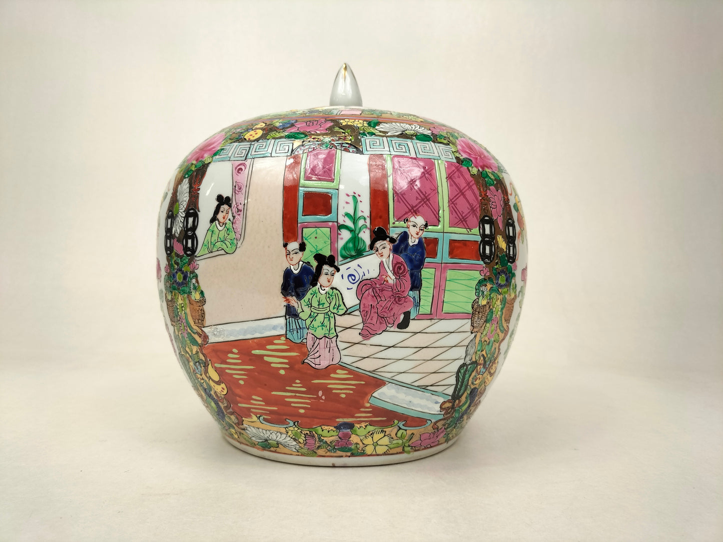 Chinese canton rose medallion ginger jar decorated with court scenes // 20th century