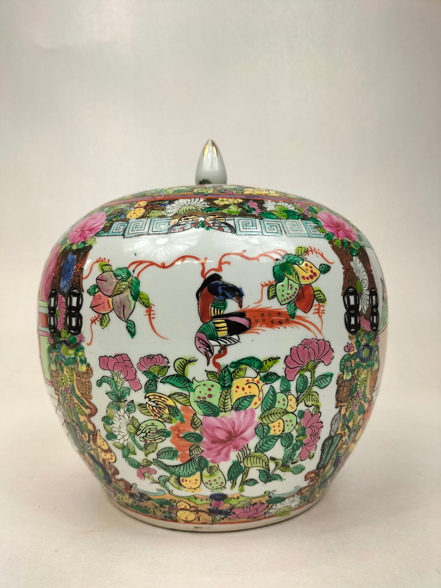 Chinese canton rose medallion ginger jar decorated with court scenes // 20th century