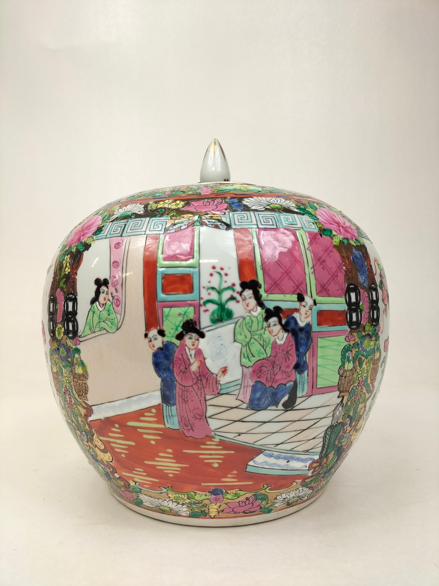 Chinese canton rose medallion ginger jar decorated with court scenes // 20th century