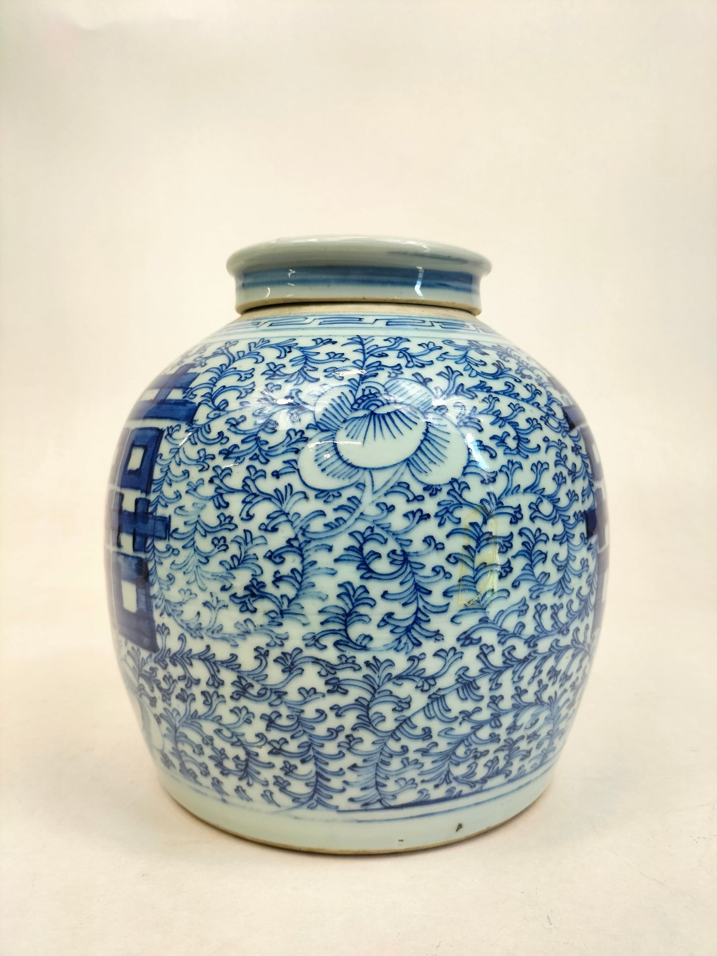 Antique Chinese double happiness ginger jar // Qing Dynasty - 19th century