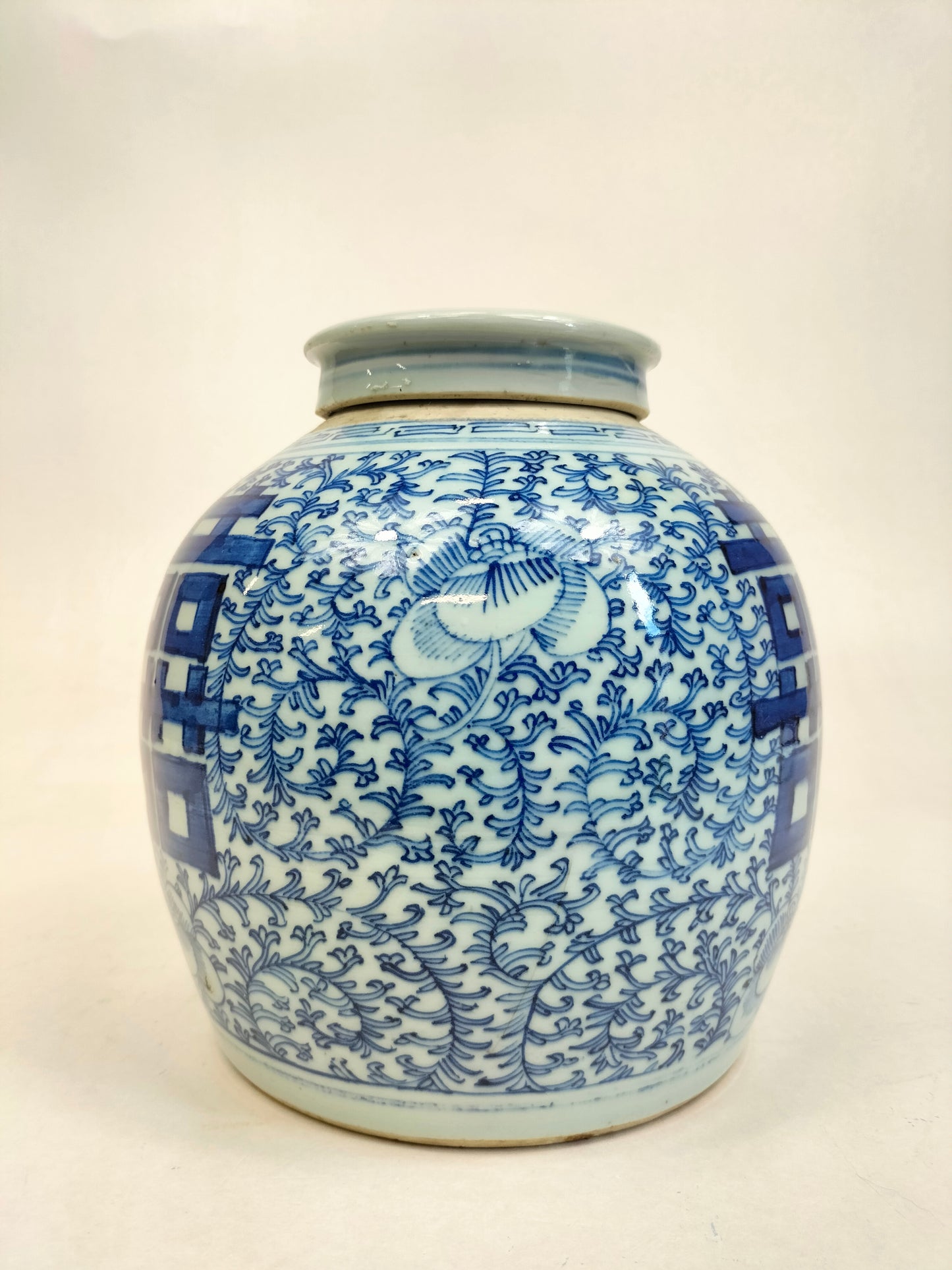 Antique Chinese double happiness ginger jar // Qing Dynasty - 19th century