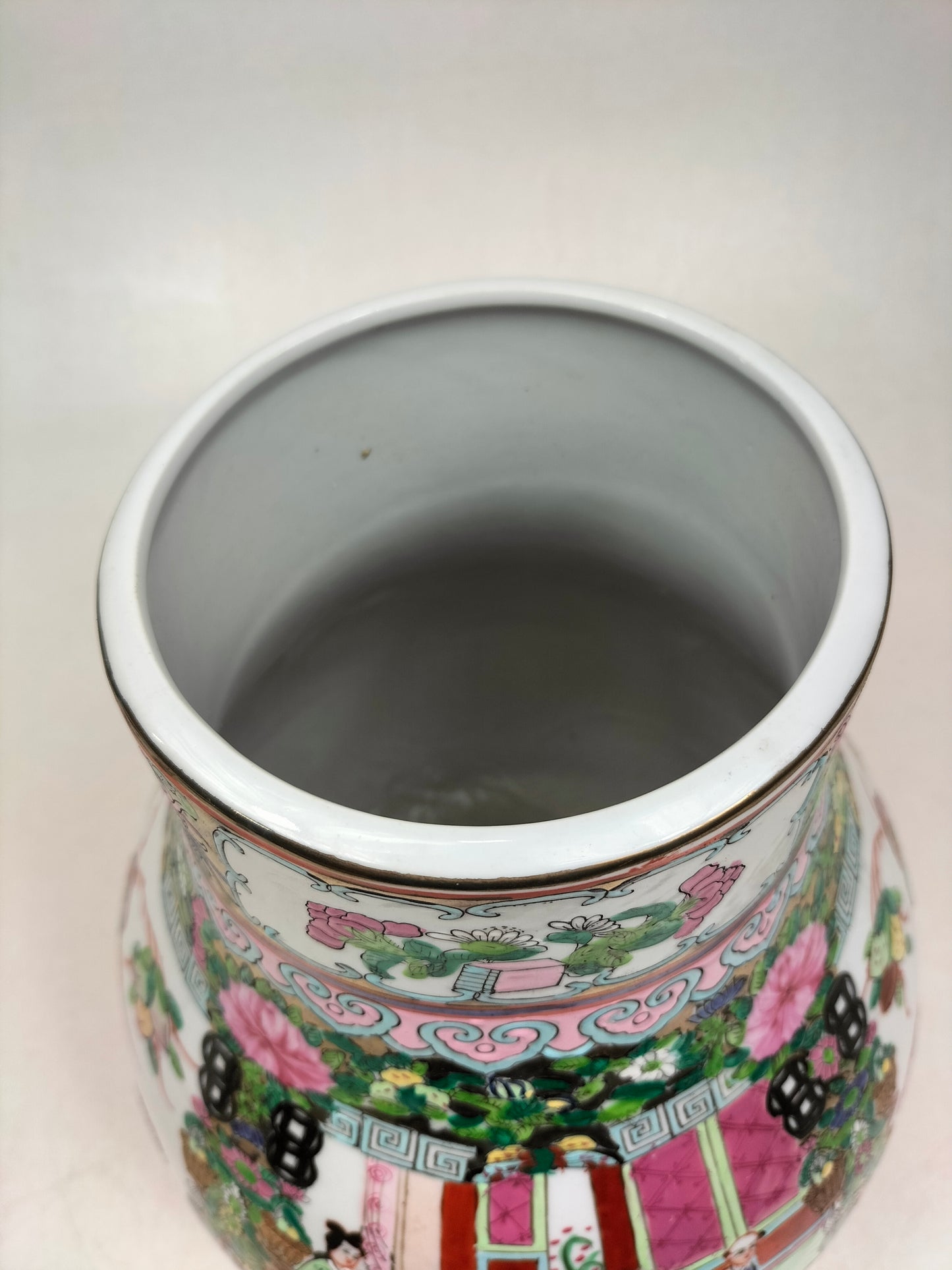 Medalhão de rosa cantão chinesa, vaso HU decorado com figuras // século XX