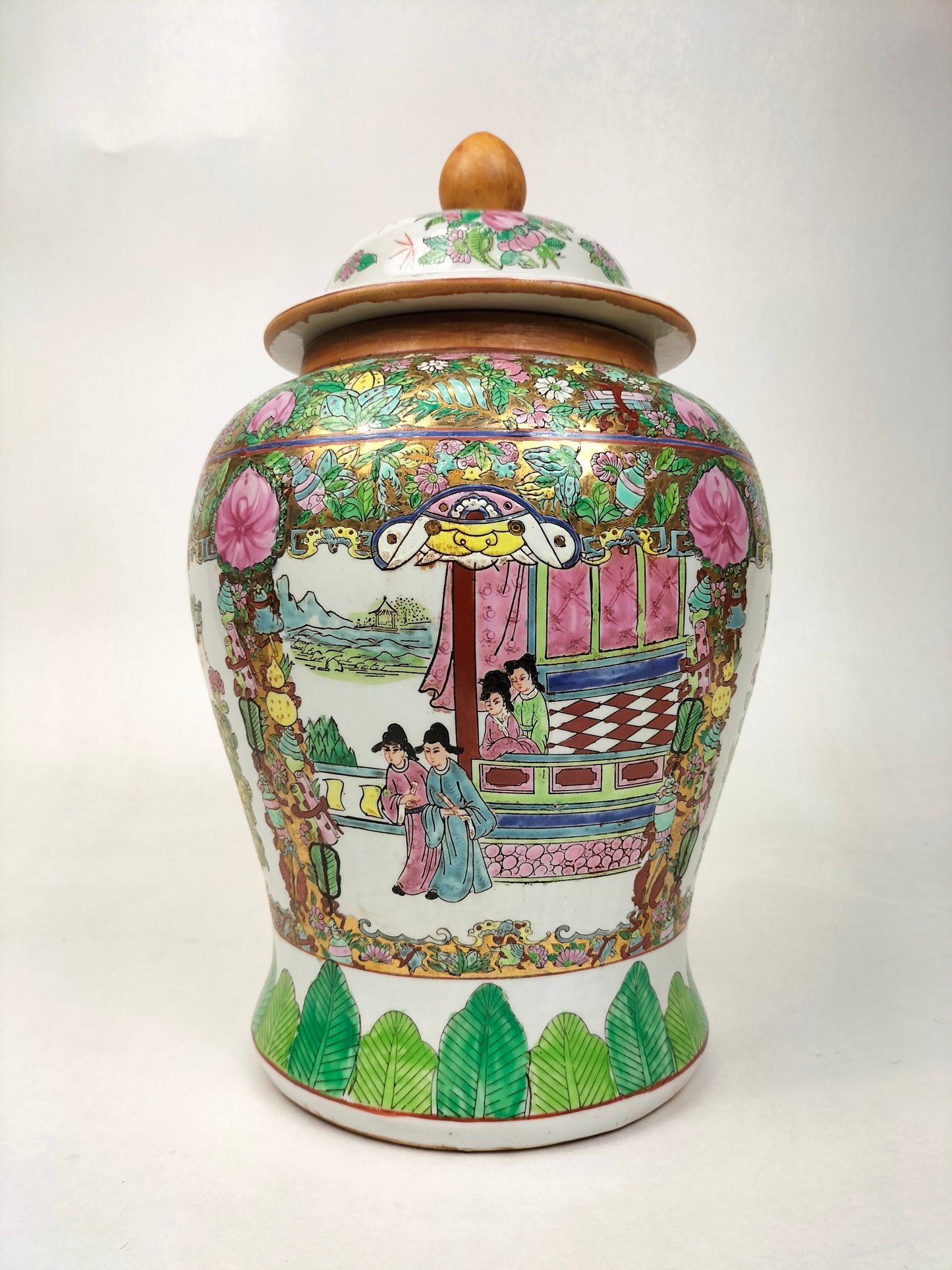 Chinese famille rose temple vase decorated with figures and flowers // 20th century