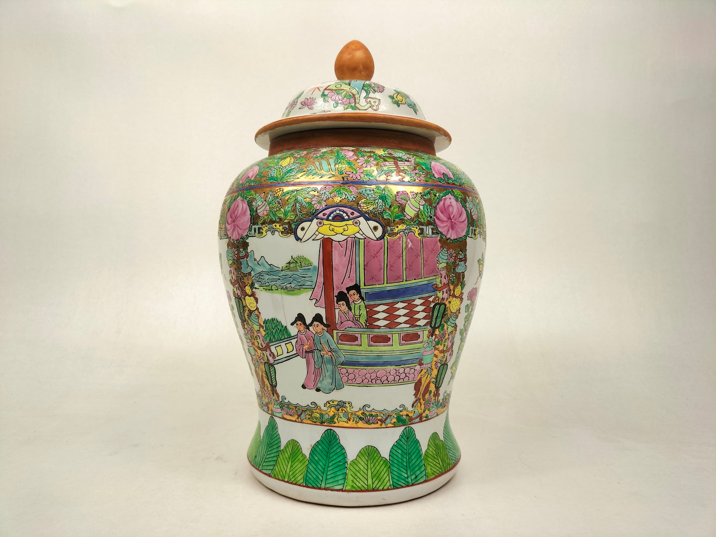 Chinese famille rose temple vase decorated with figures and flowers // 20th century