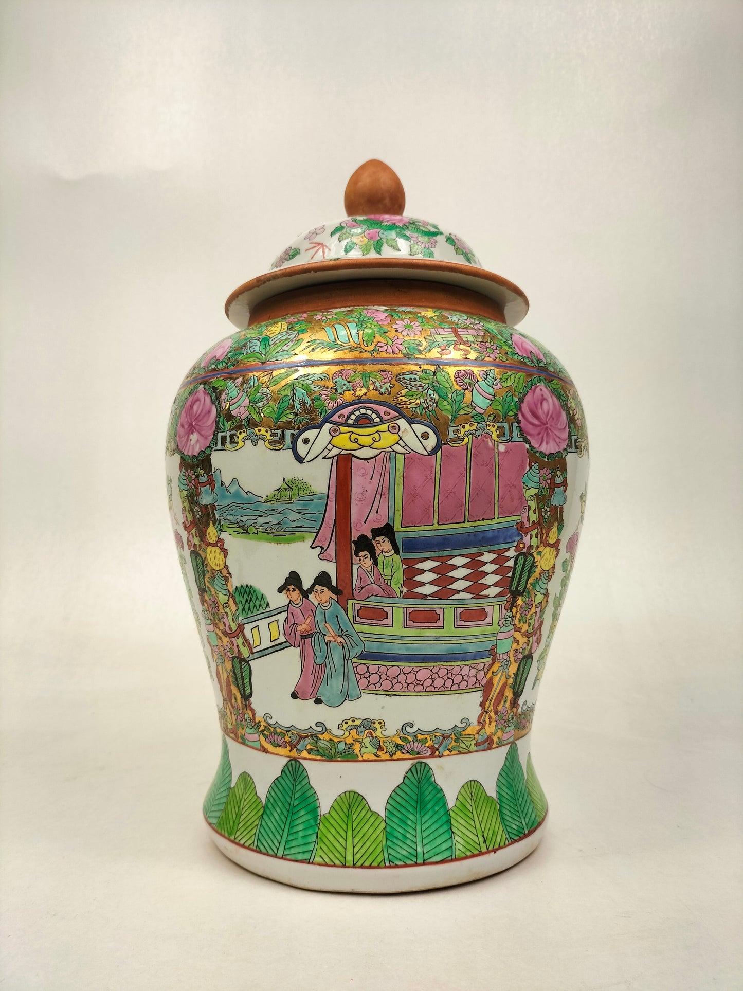 Chinese famille rose temple vase decorated with figures and flowers // 20th century