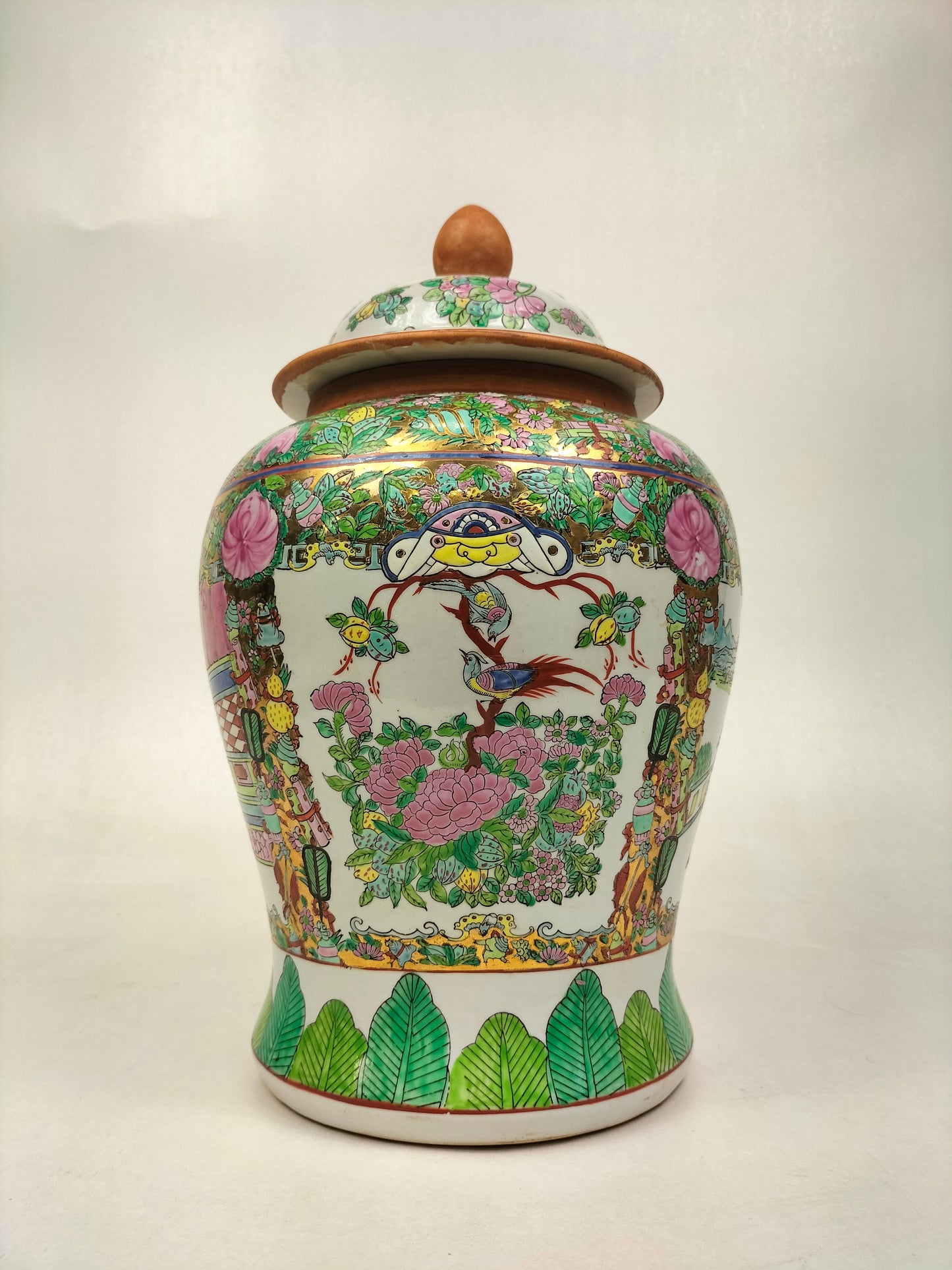 Chinese famille rose temple vase decorated with figures and flowers // 20th century