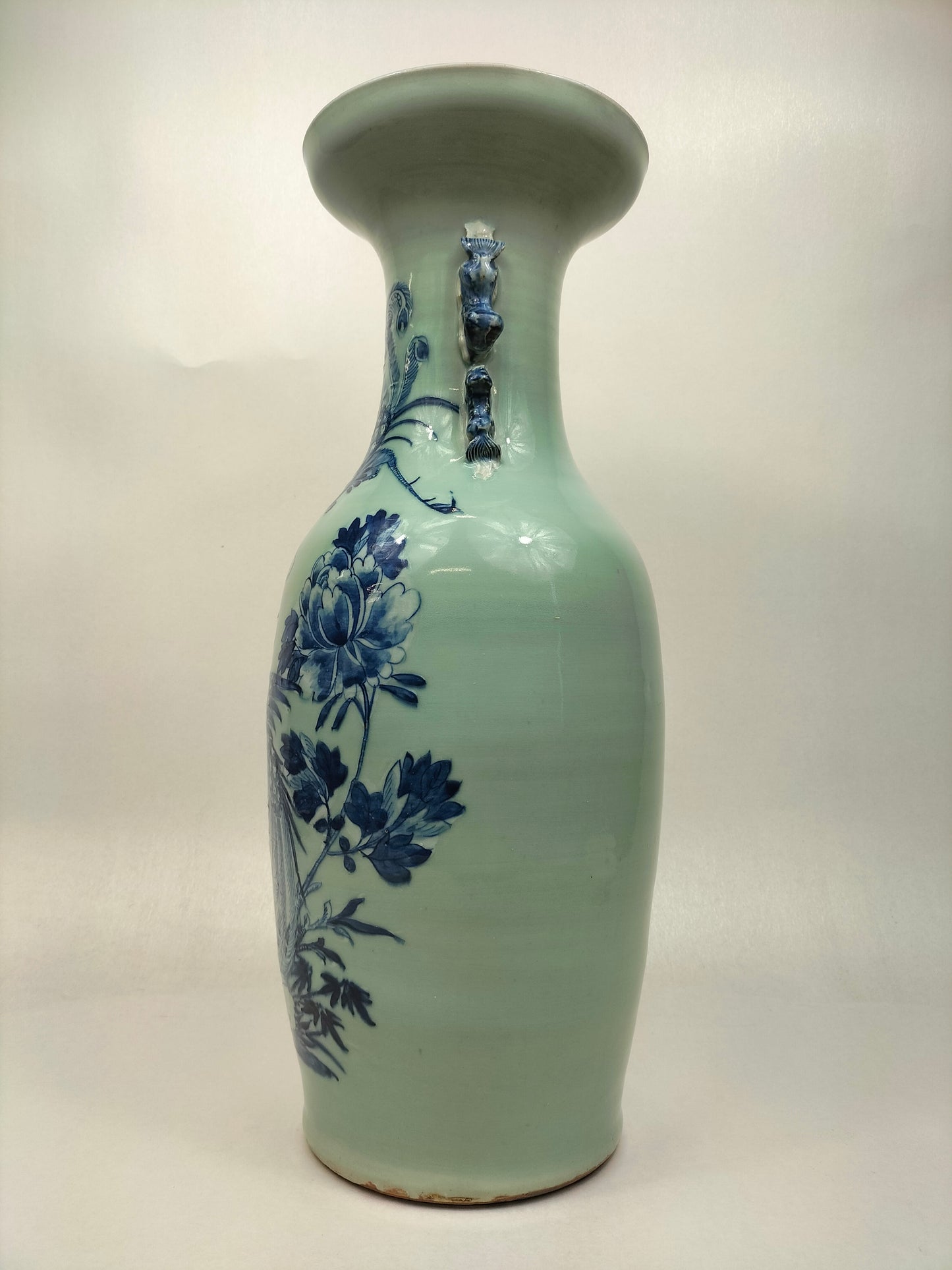 Grand vase chinois ancien en céladon à décor de phénix et de fleurs // Dynastie Qing - 19e siècle