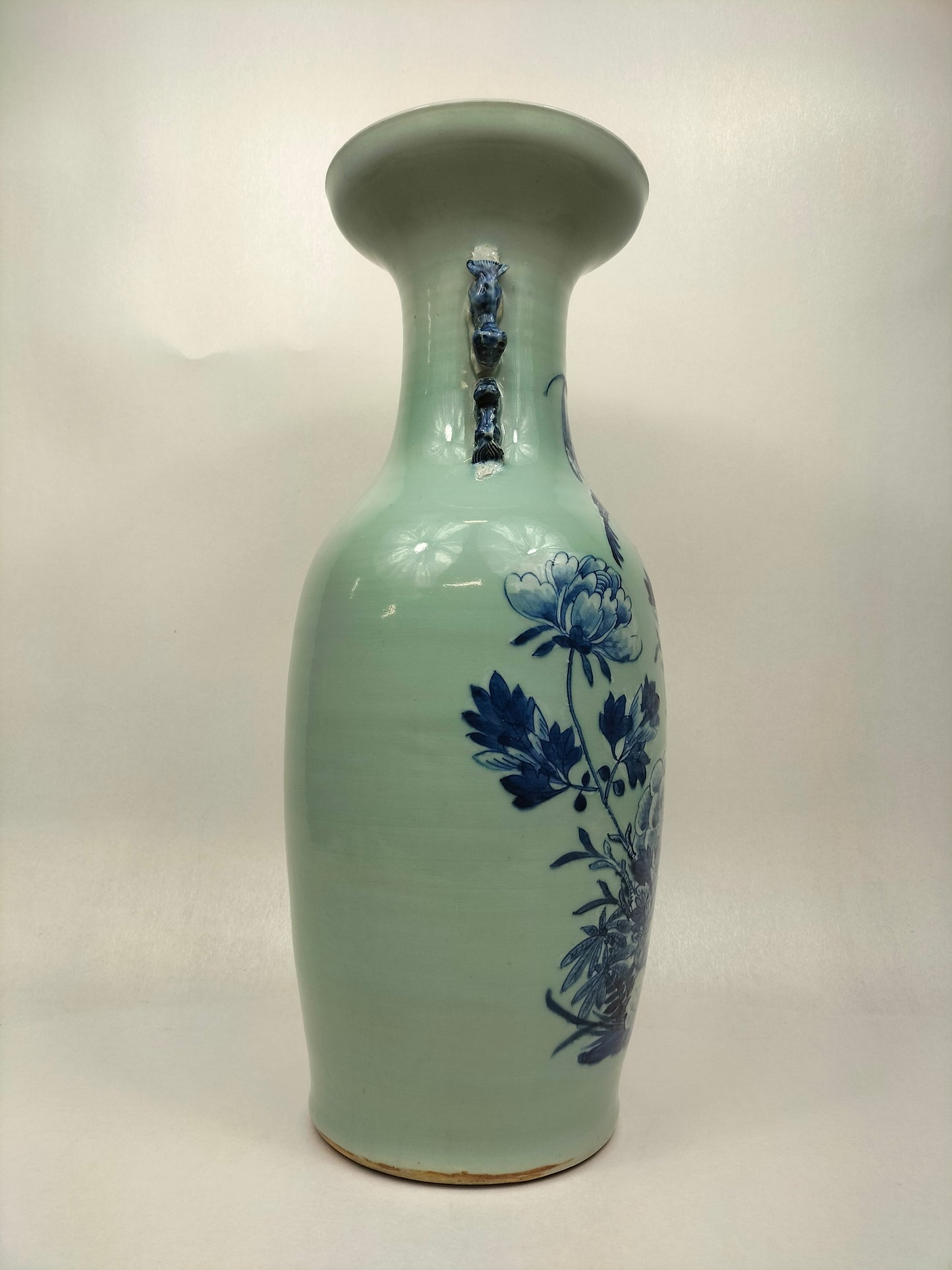 Grand vase chinois ancien en céladon à décor de phénix et de fleurs // Dynastie Qing - 19e siècle