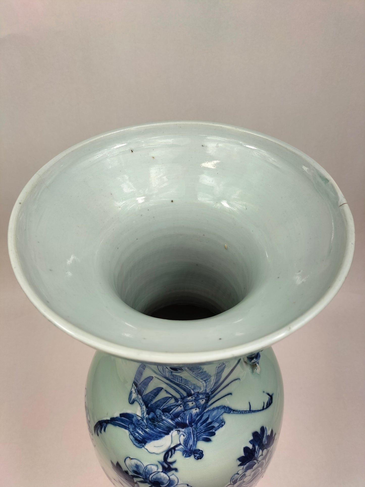 Grande vaso antigo de celadon chinês decorado com fênix e flores // Dinastia Qing - 19e eeuw