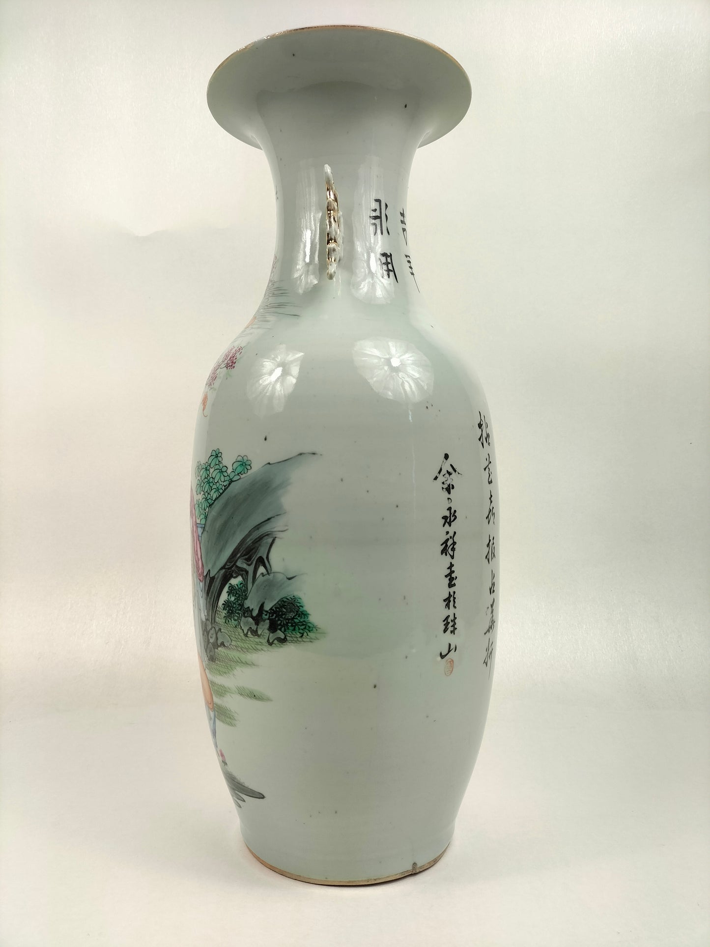 Grande vaso chinês antigo qianjiang decorado com cena de jardim // Período da República (1912-1949)