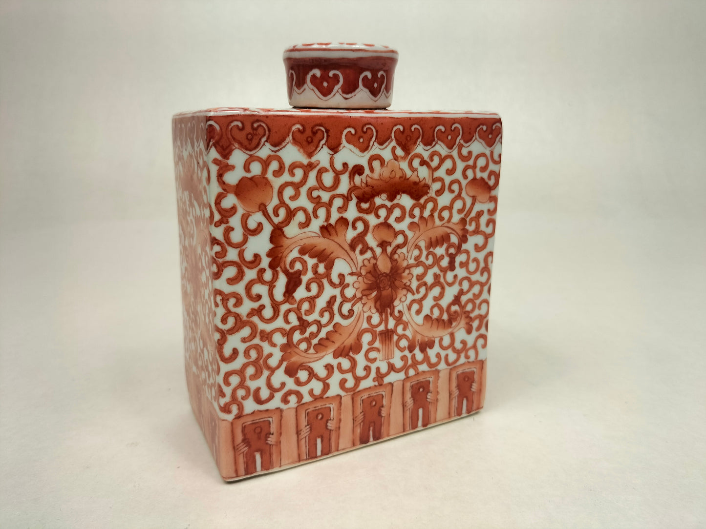 Chinese red lotus porcelain Tongzhi flask with bats