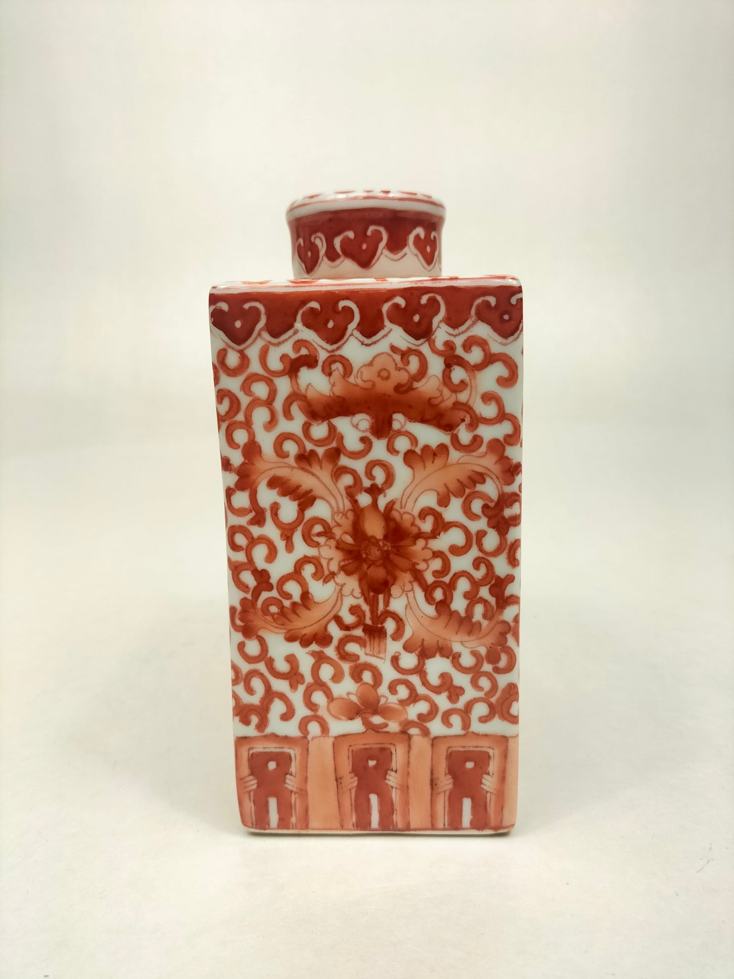 Large Chinese red lotus flask with lotusses and bats // Mid 20th century