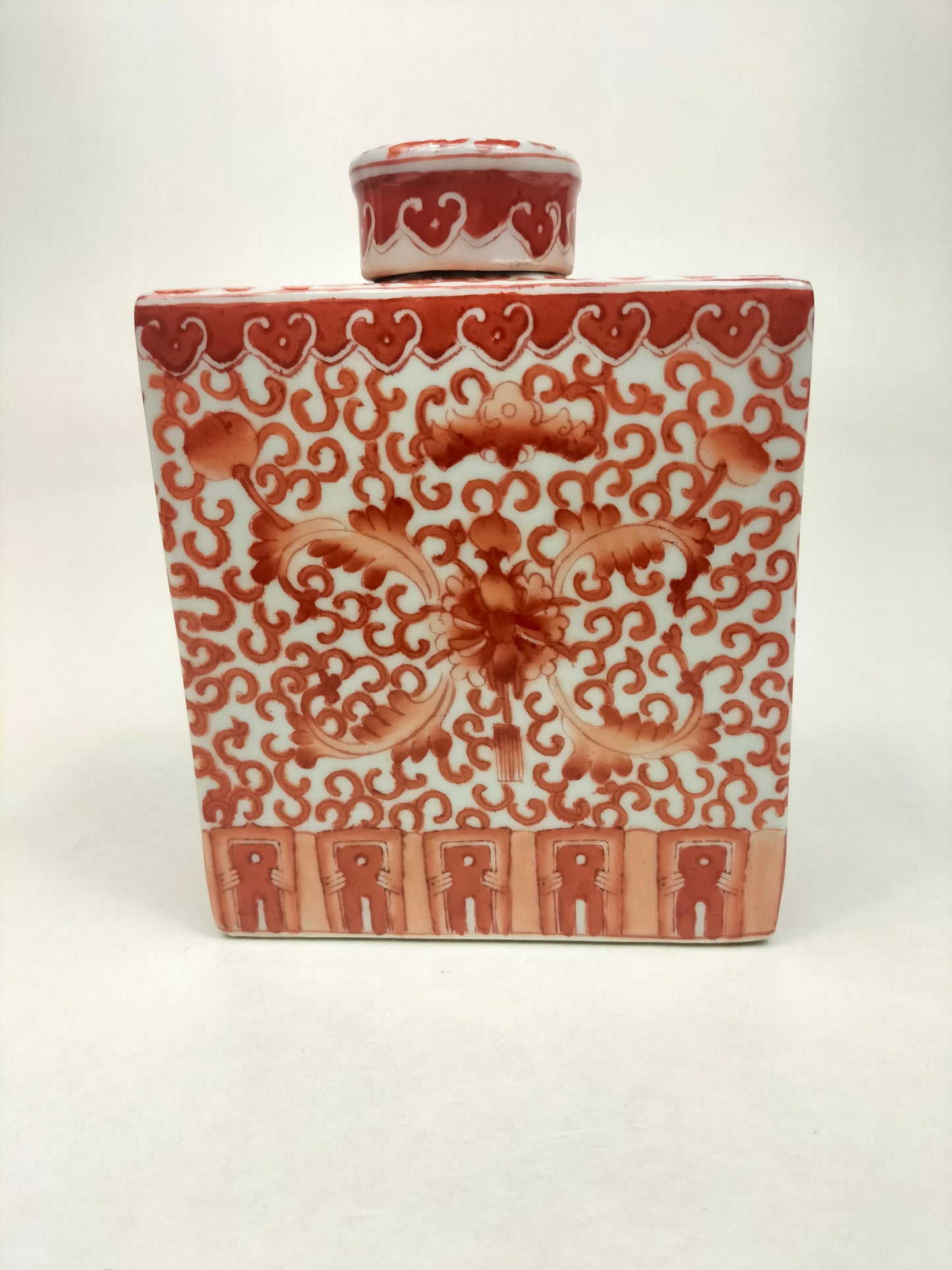 Large Chinese red lotus flask with lotusses and bats // Mid 20th century