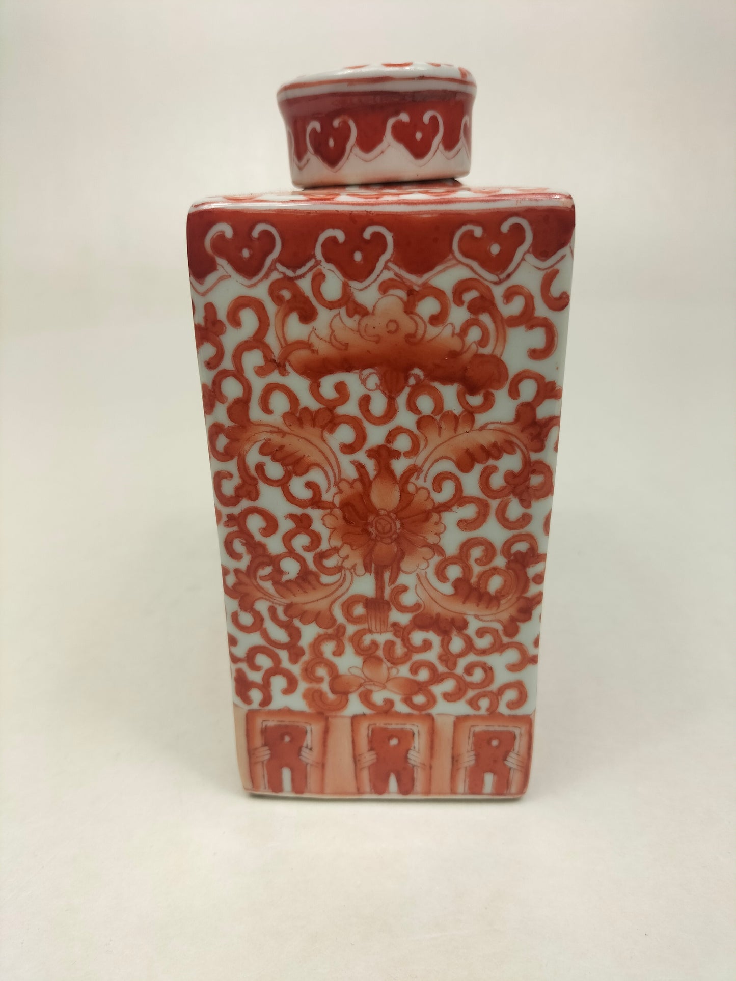 Large Chinese red lotus flask with lotusses and bats // Mid 20th century