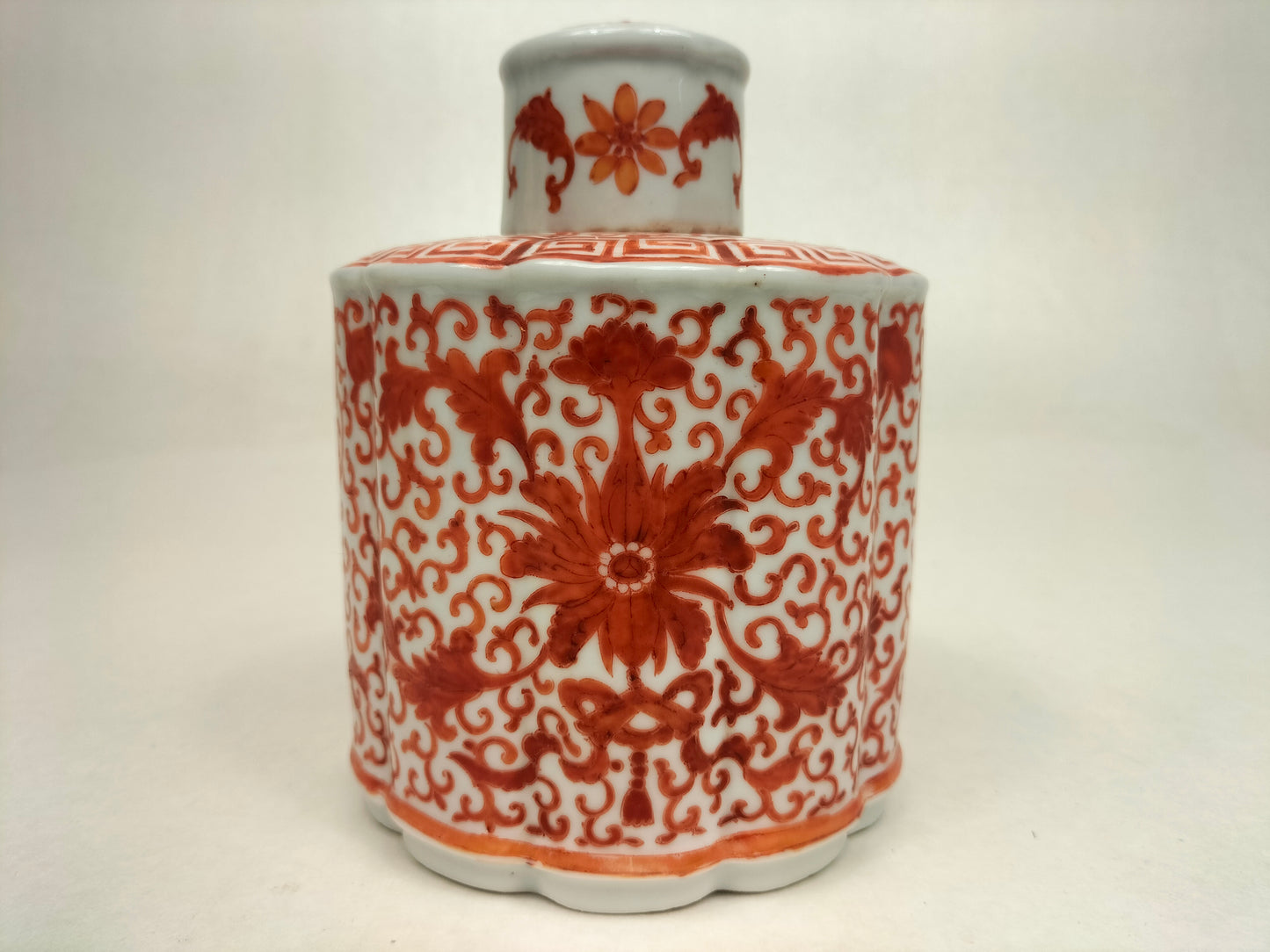 Chinese red lotus tongzhi flask