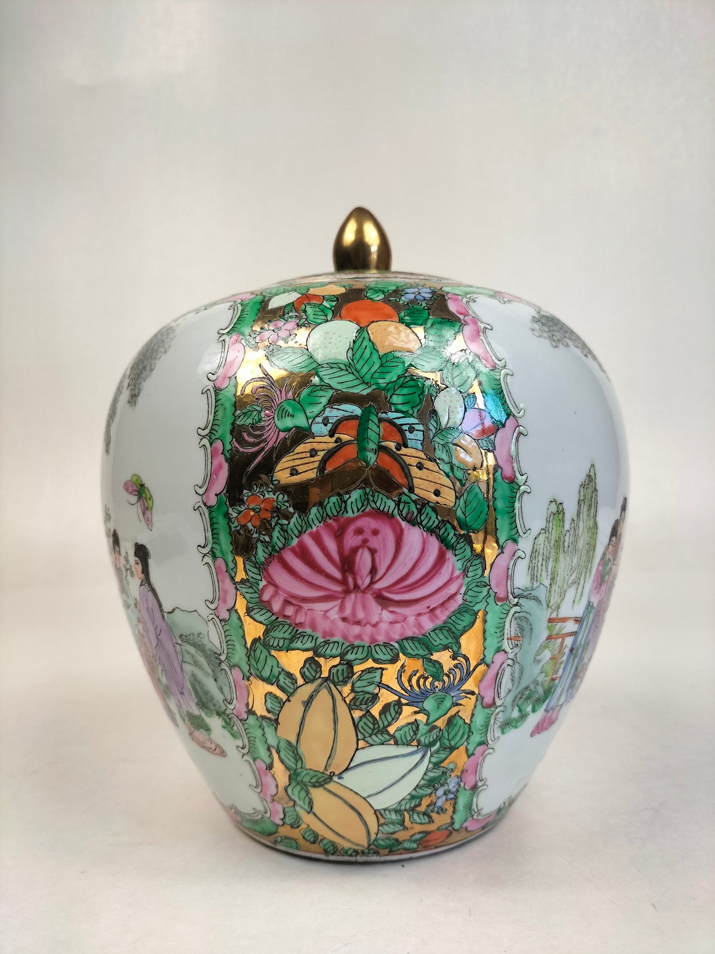 Chinese famille rose ginger jar decorated with an Imperial garden scene // 20th century