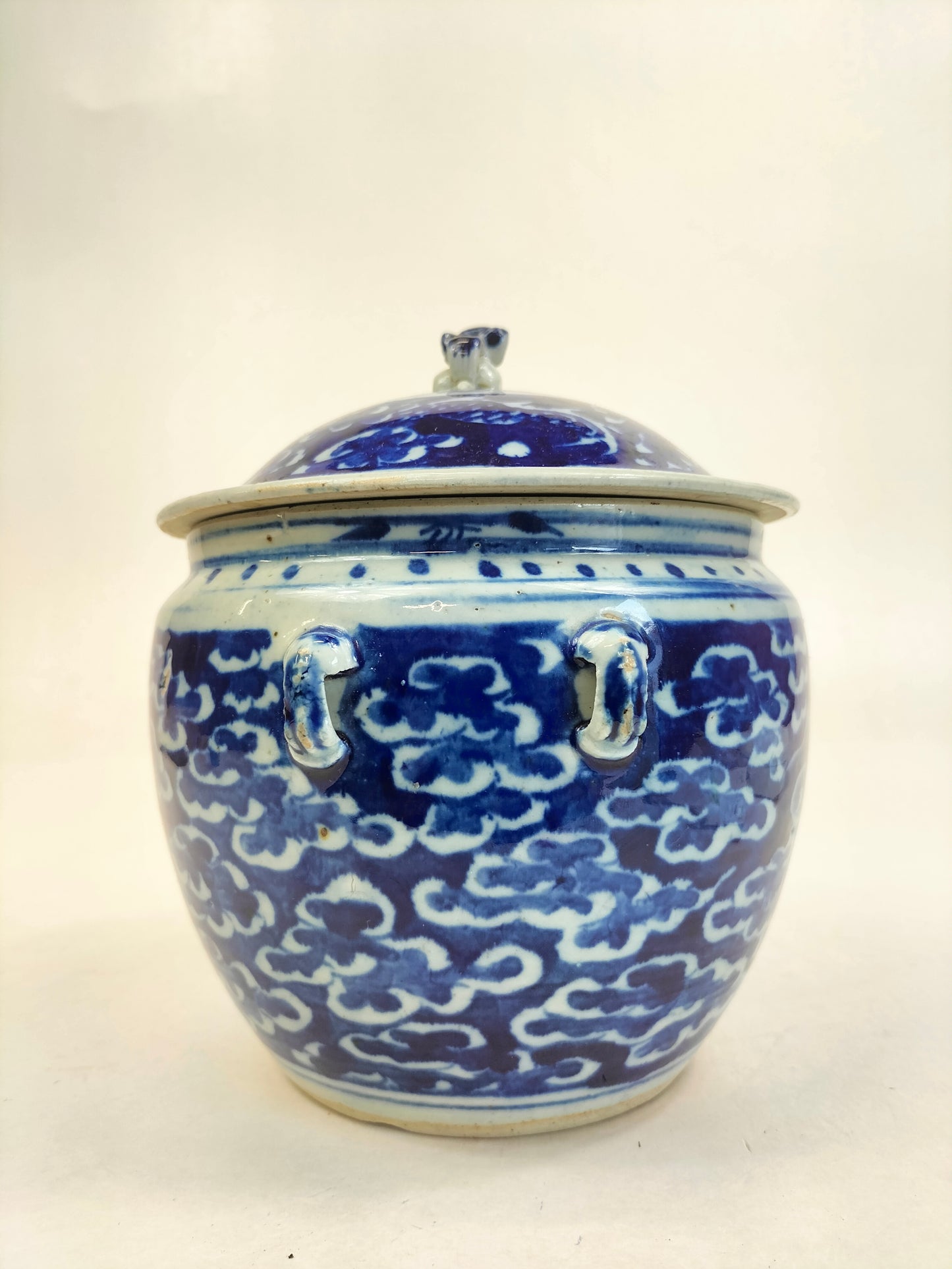 Antique Chinese lidded jar decorated with a dragon between clouds // Qing Dynasty - 19th century