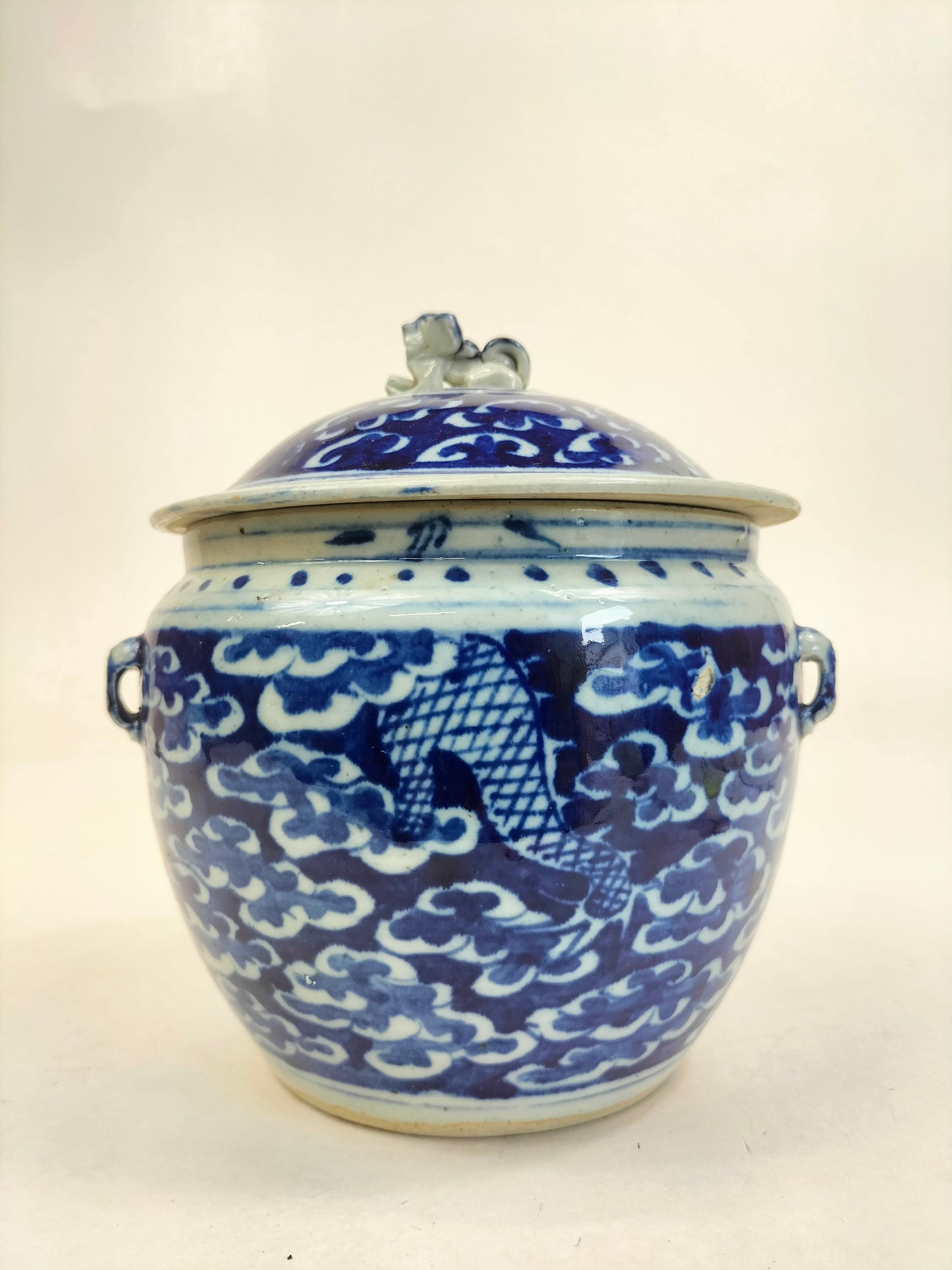 Antique Chinese lidded jar decorated with a dragon between clouds // Qing Dynasty - 19th century