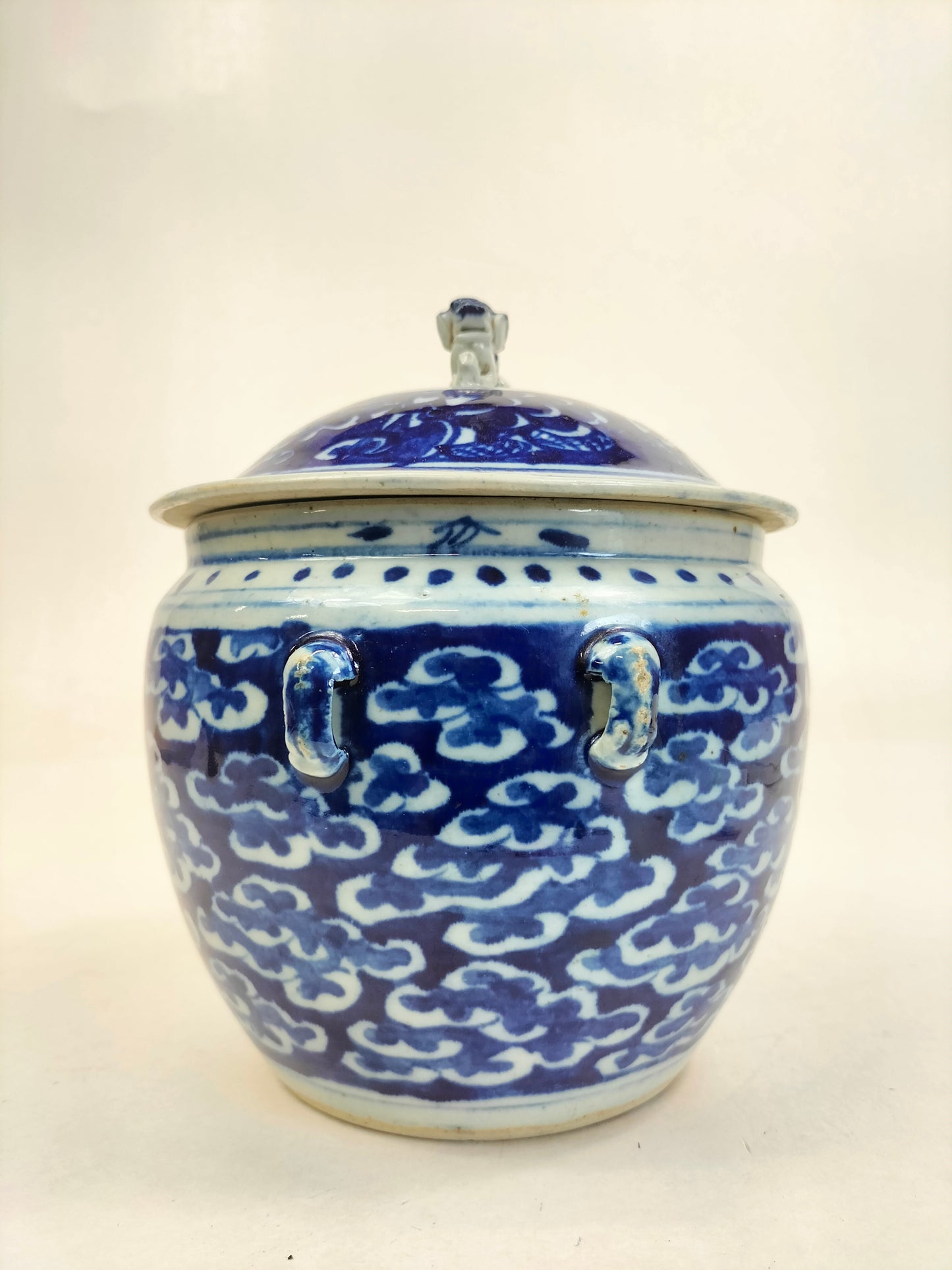 Antique Chinese lidded jar decorated with a dragon between clouds // Qing Dynasty - 19th century