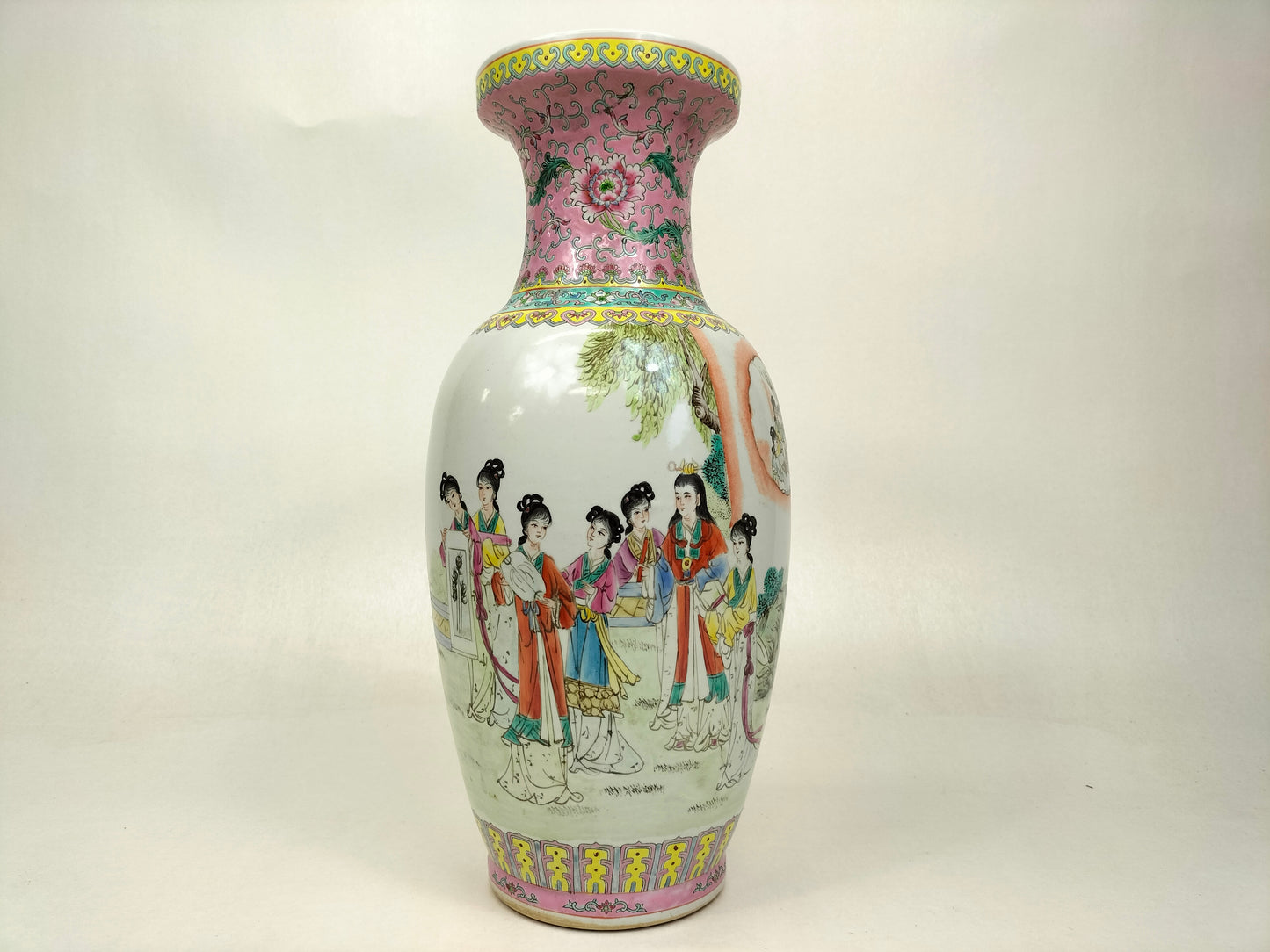 Chinese 60s famille rose Jingdezhen vase decorated wit han Imperial garden scene