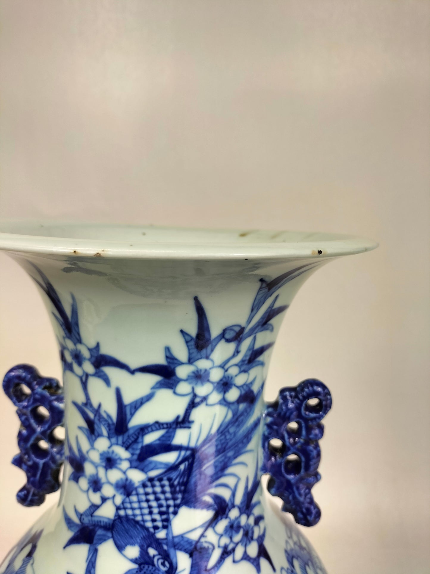 Grand vase chinois ancien à décor d'oiseaux et de fleurs // Bleu et blanc - Dynastie Qing - 19ème siècle