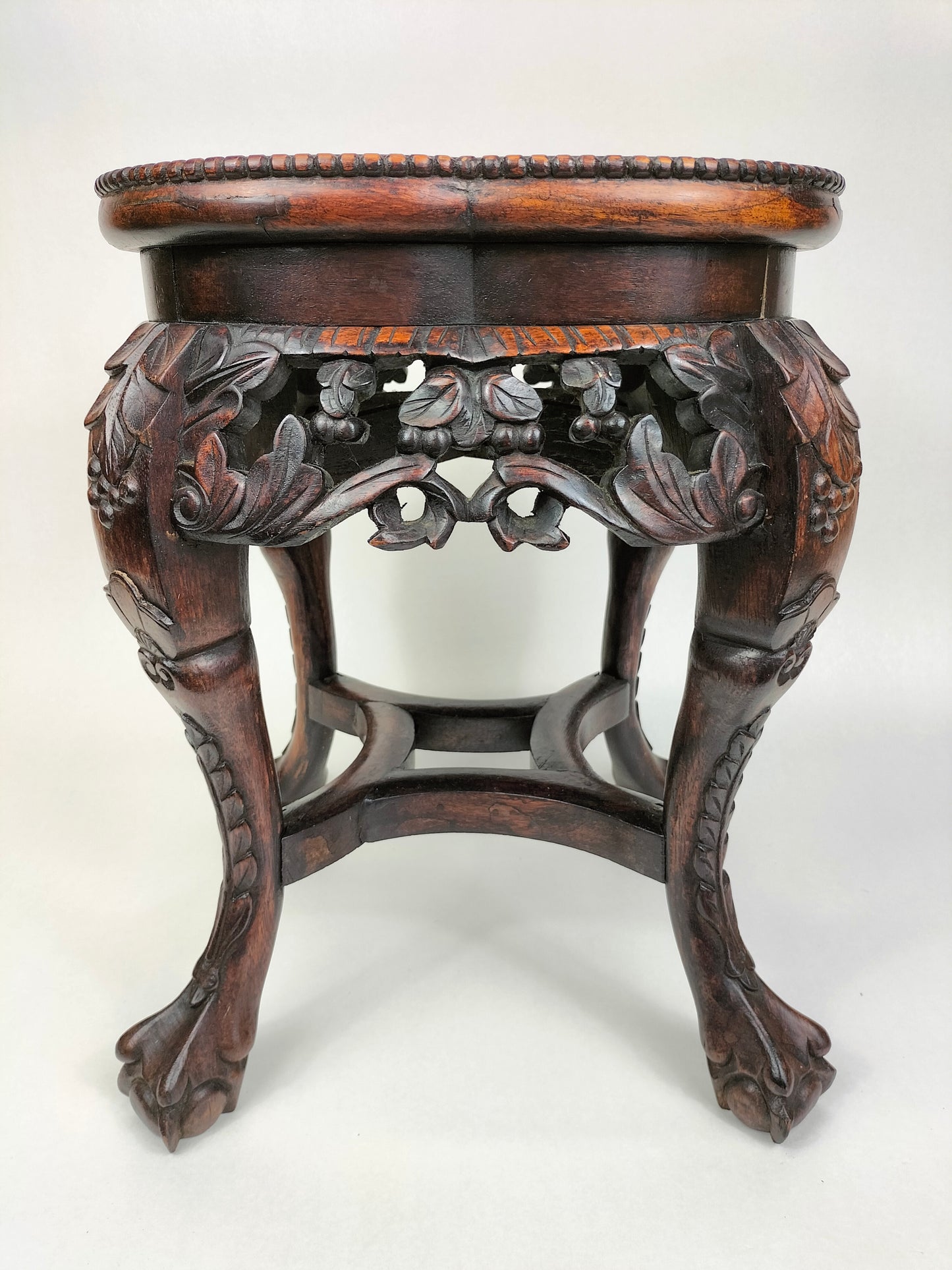 Table d'appoint chinoise ancienne en bois incrusté de marbre // Début du XXe siècle