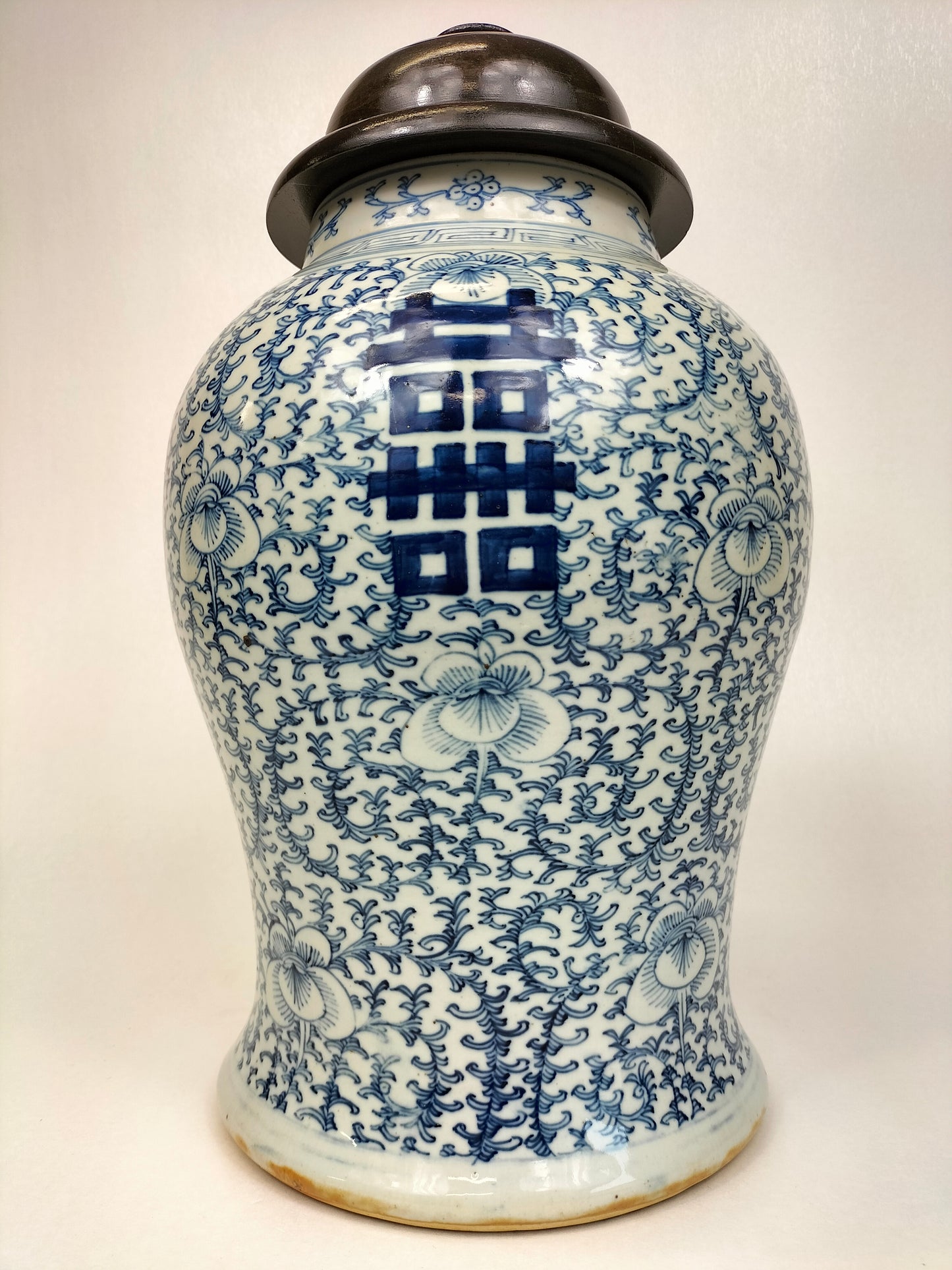 Ancien vase chinois du temple du double bonheur // Dynastie Qing - 19e siècle