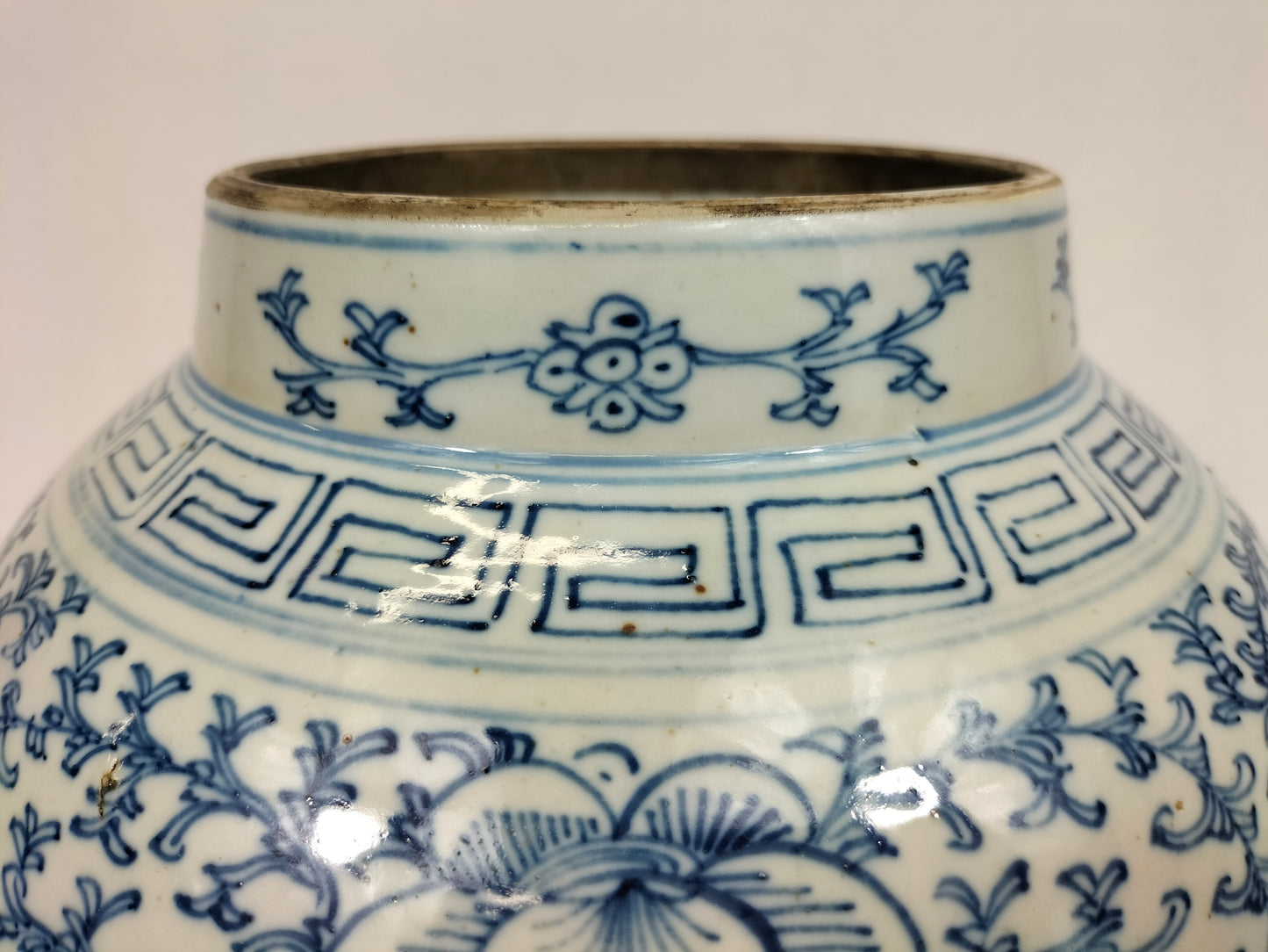 Ancien vase chinois du temple du double bonheur // Dynastie Qing - 19e siècle